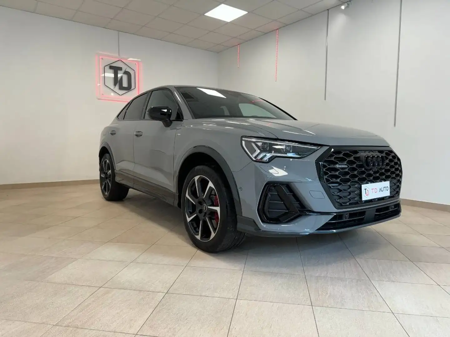 Audi Q3 Sportback 40TDI 200cv S Line-NARDO-Matrix-Dynamic - 2