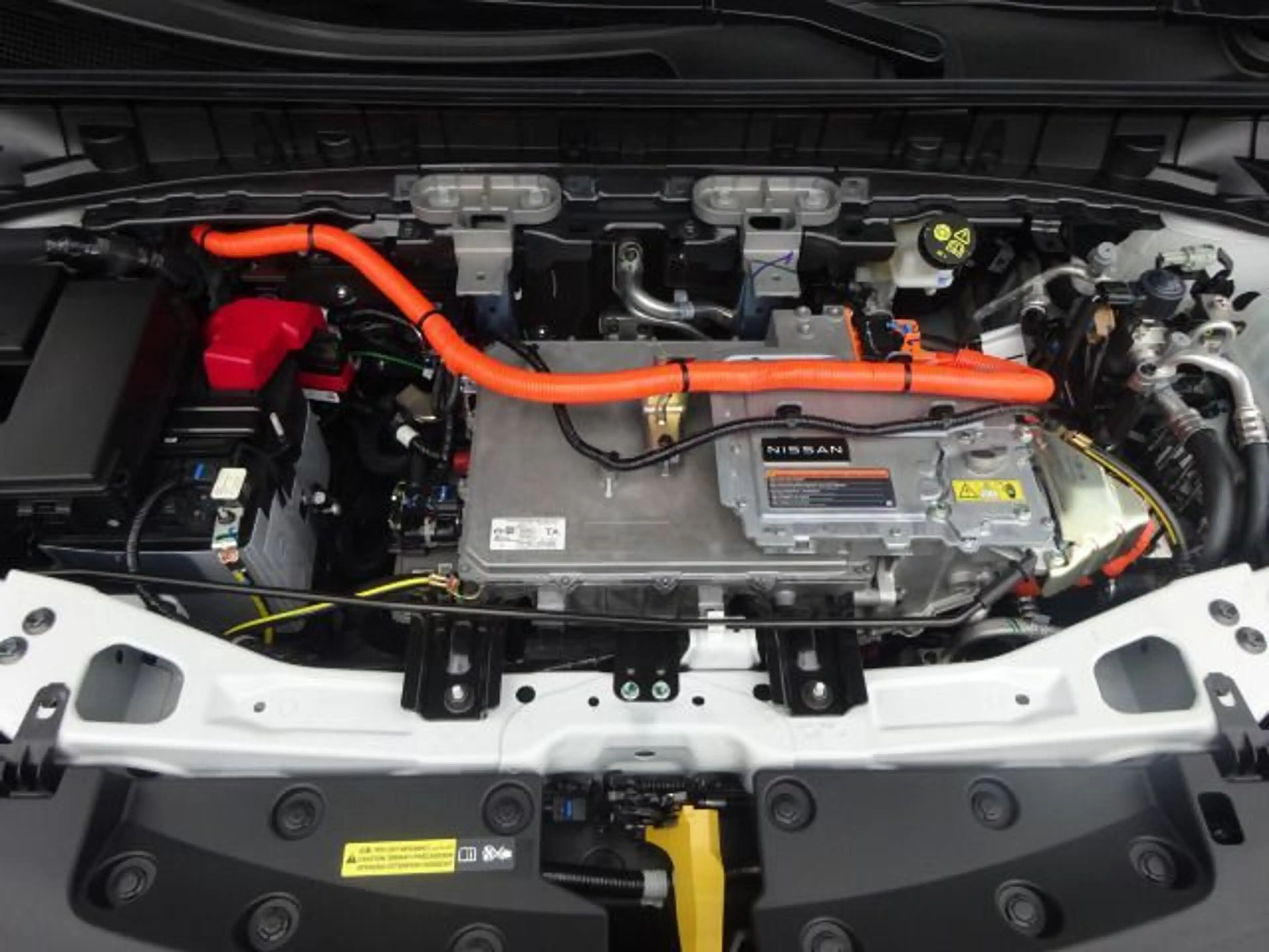 Nissan Leaf Advance 75kWh PGD Winter V2L HUD — photo 10