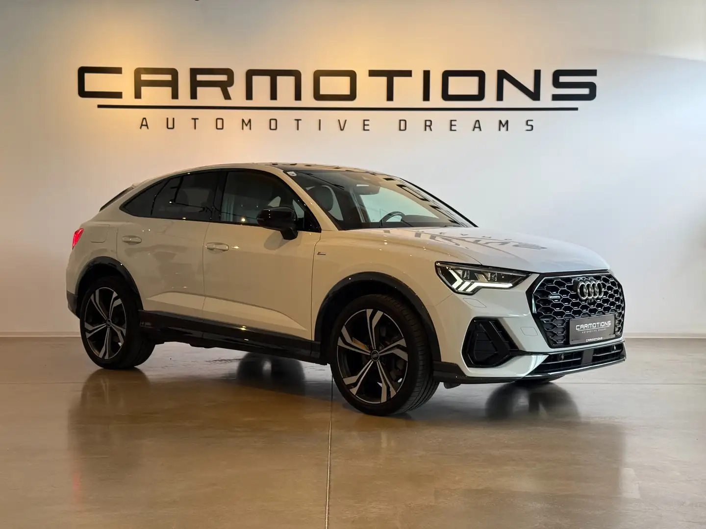 Audi Q3 45 TFSI quattro S line I Pano I Matrix I B&O Weiß - 2