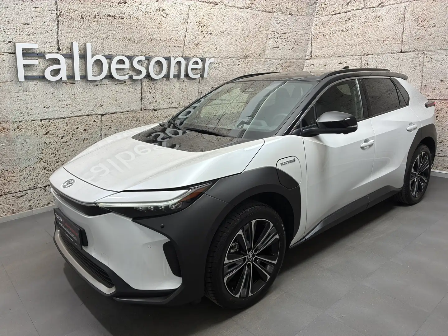 Toyota bZ4X Elektro 4x4 Executive + Style Paket Weiß - 1
