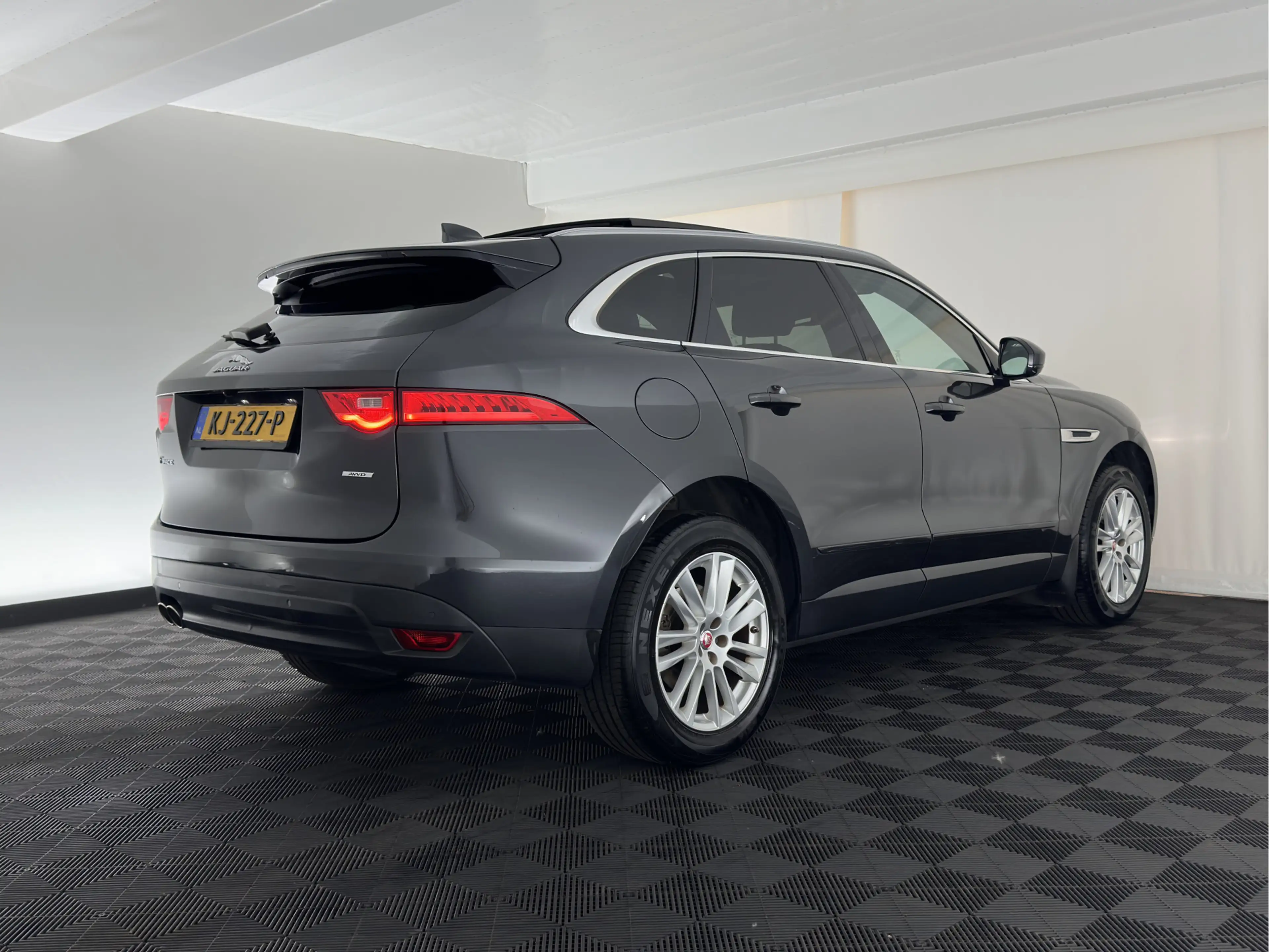 Jaguar F-Pace 2.0 D Portfolio AWD Aut. *PANO | LEATHER | XENON | — photo 6