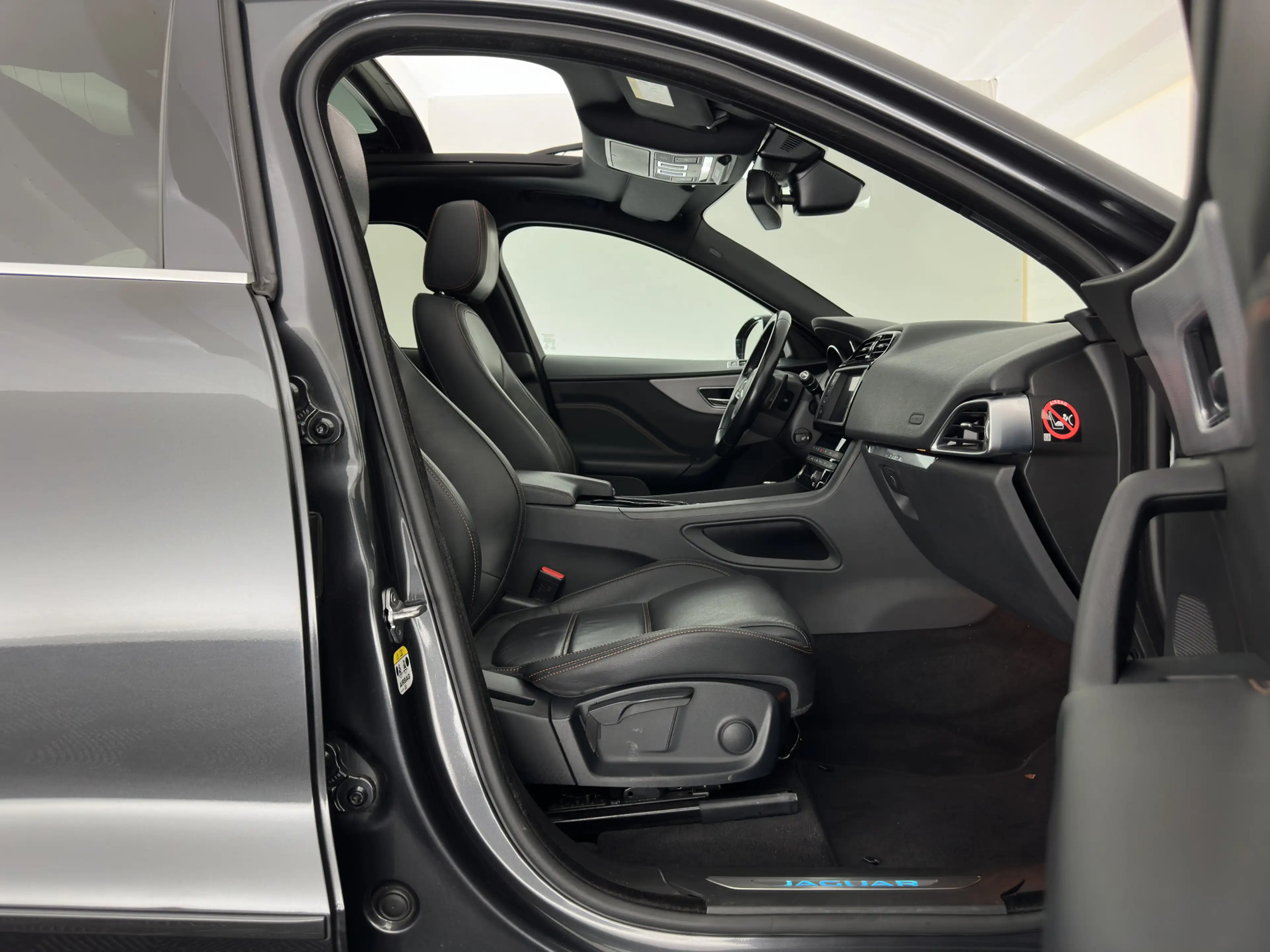Jaguar F-Pace 2.0 D Portfolio AWD Aut. *PANO | LEATHER | XENON | — photo 13