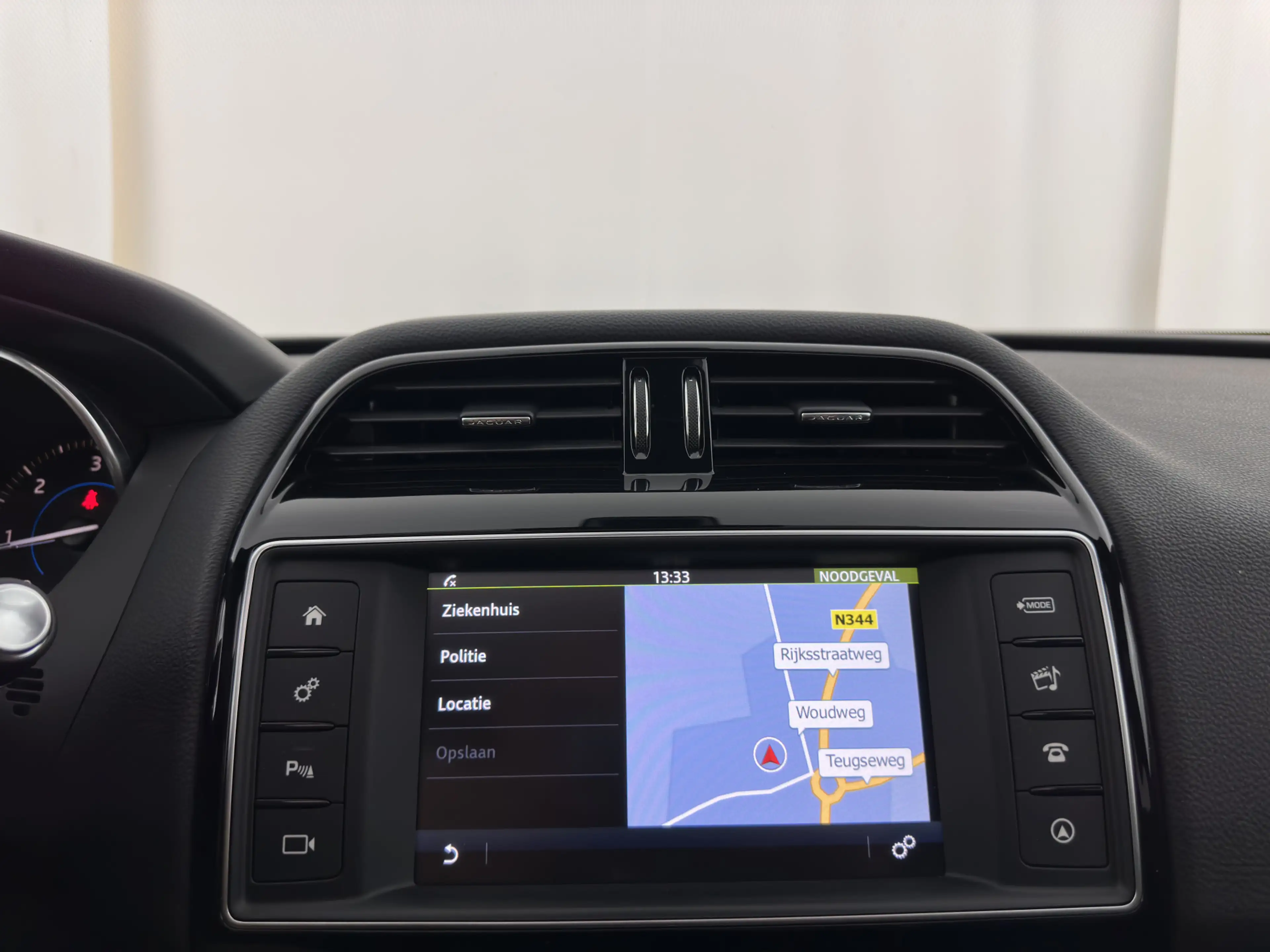 Jaguar F-Pace 2.0 D Portfolio AWD Aut. *PANO | LEATHER | XENON | — photo 14