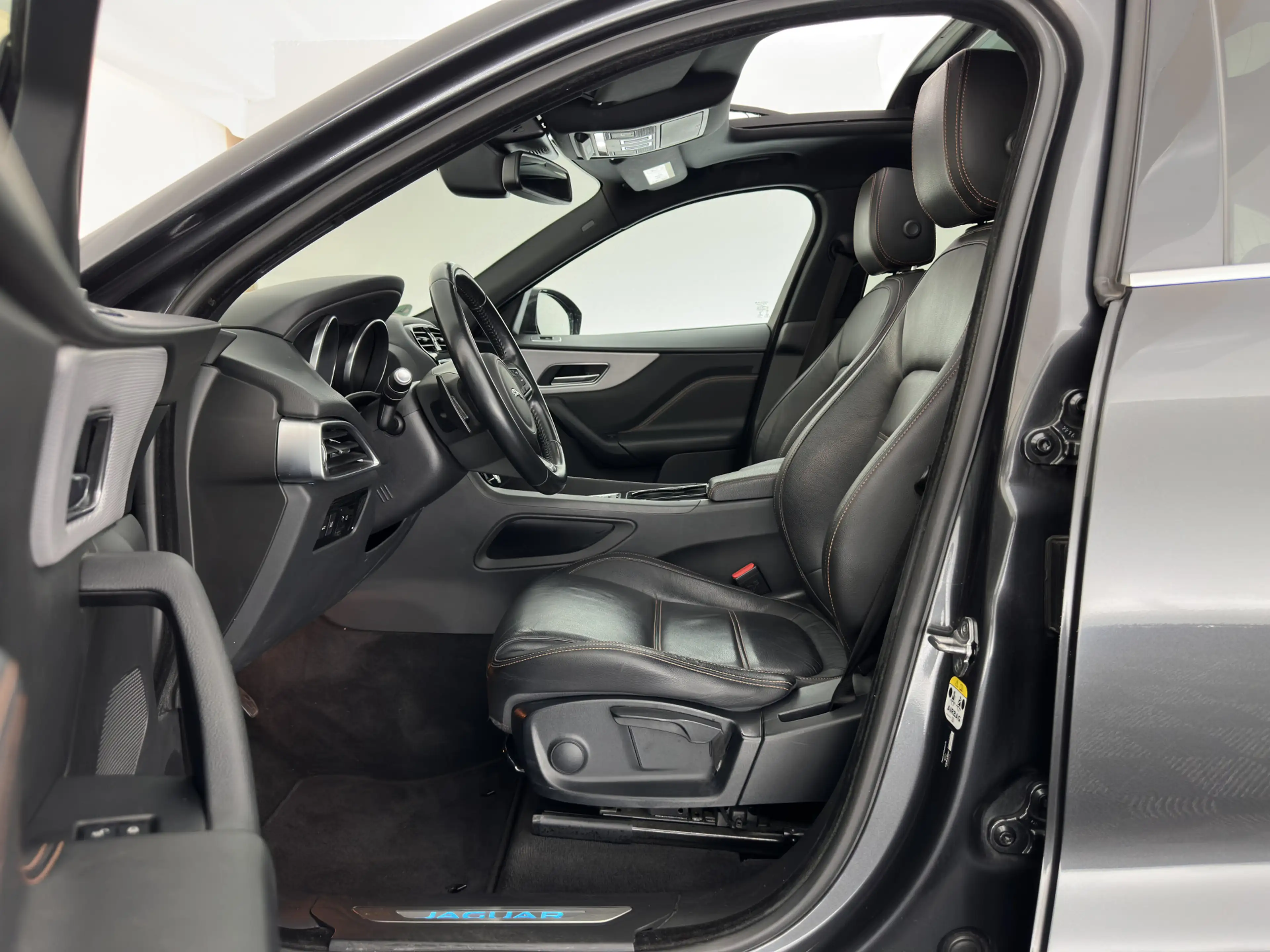 Jaguar F-Pace 2.0 D Portfolio AWD Aut. *PANO | LEATHER | XENON | — photo 9