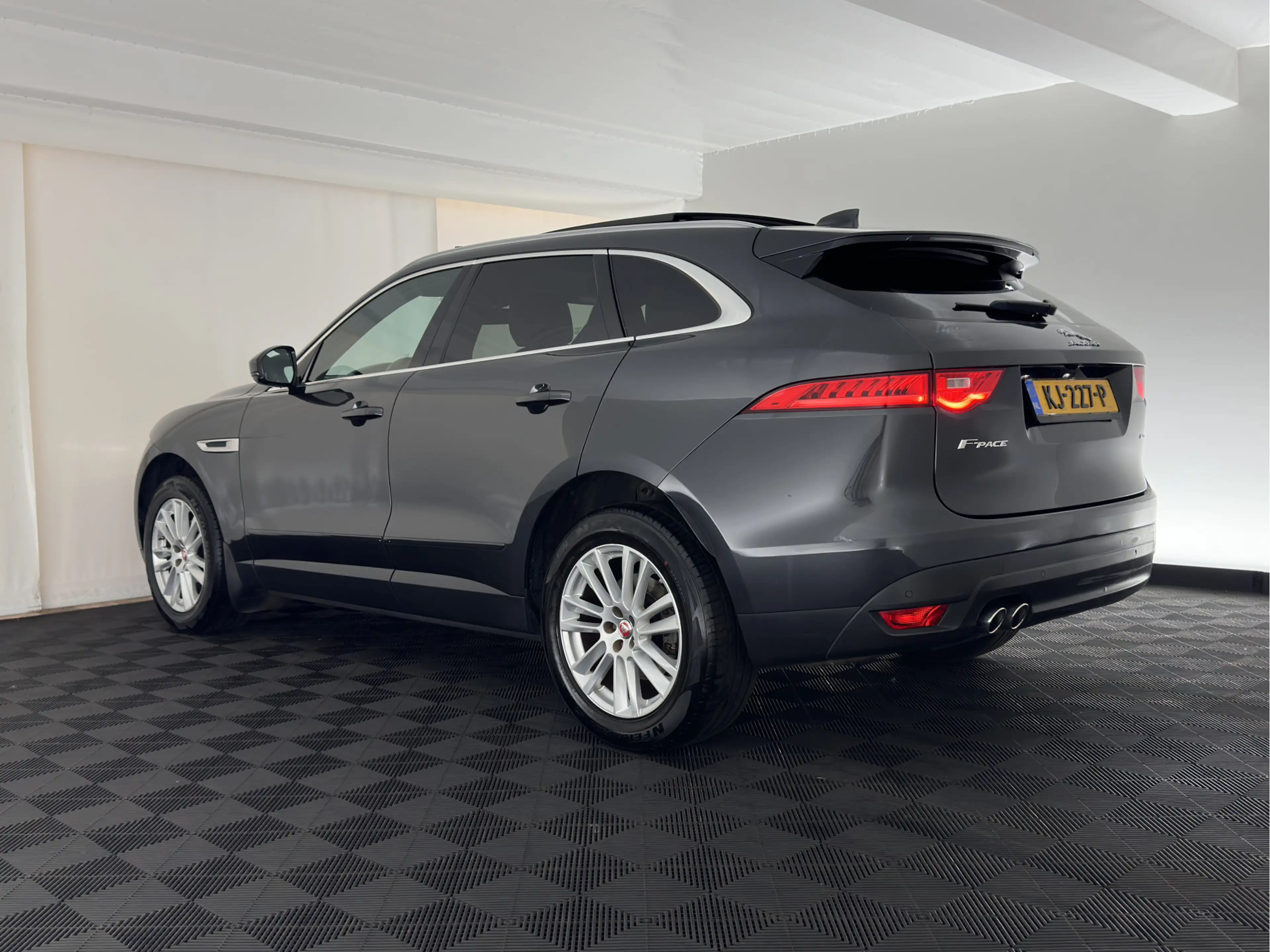 Jaguar F-Pace 2.0 D Portfolio AWD Aut. *PANO | LEATHER | XENON | — photo 4