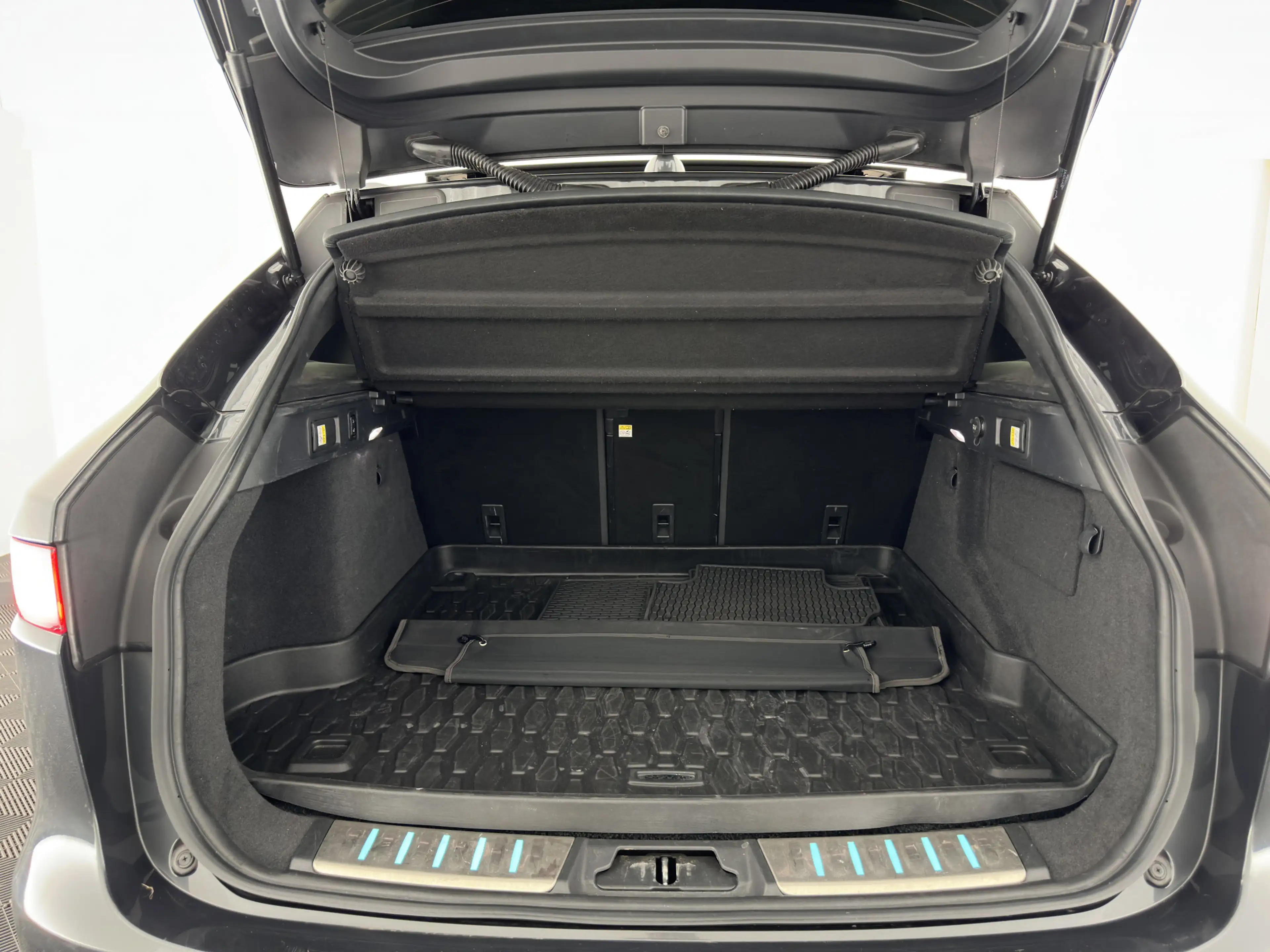Jaguar F-Pace 2.0 D Portfolio AWD Aut. *PANO | LEATHER | XENON | — photo 11