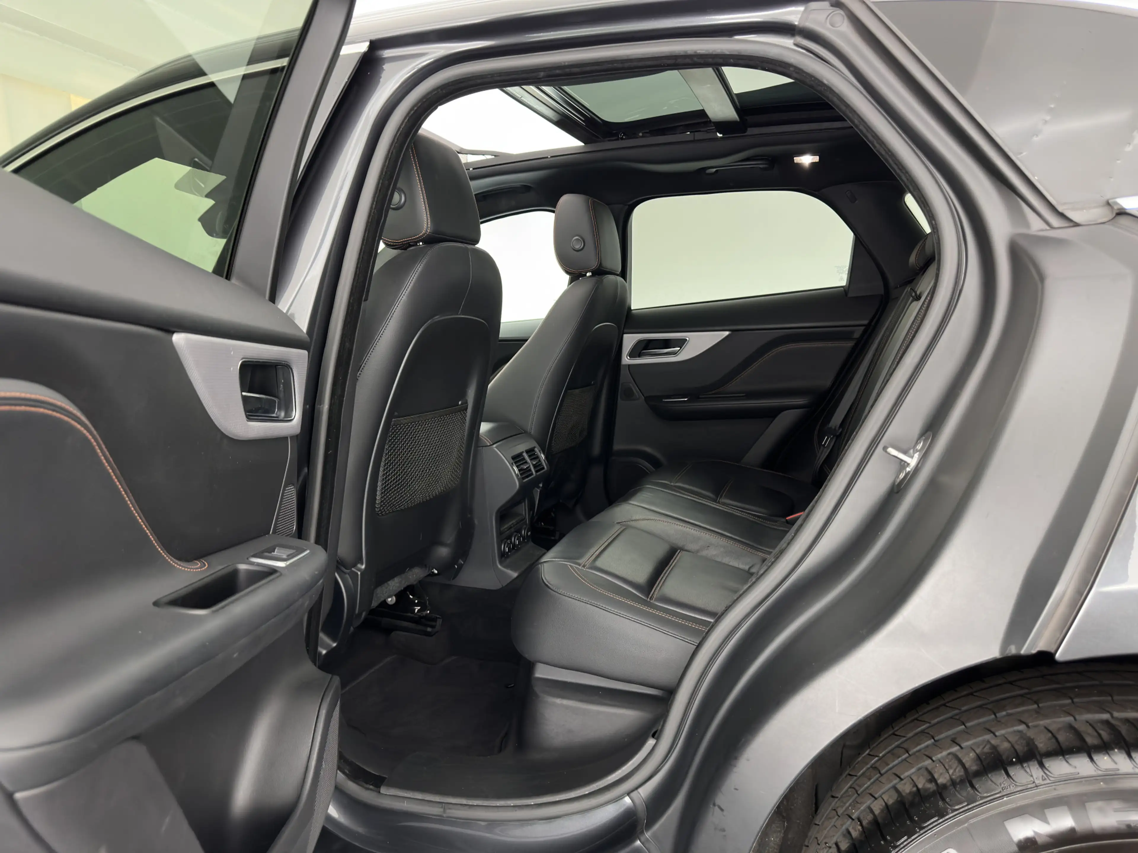 Jaguar F-Pace 2.0 D Portfolio AWD Aut. *PANO | LEATHER | XENON | — photo 10