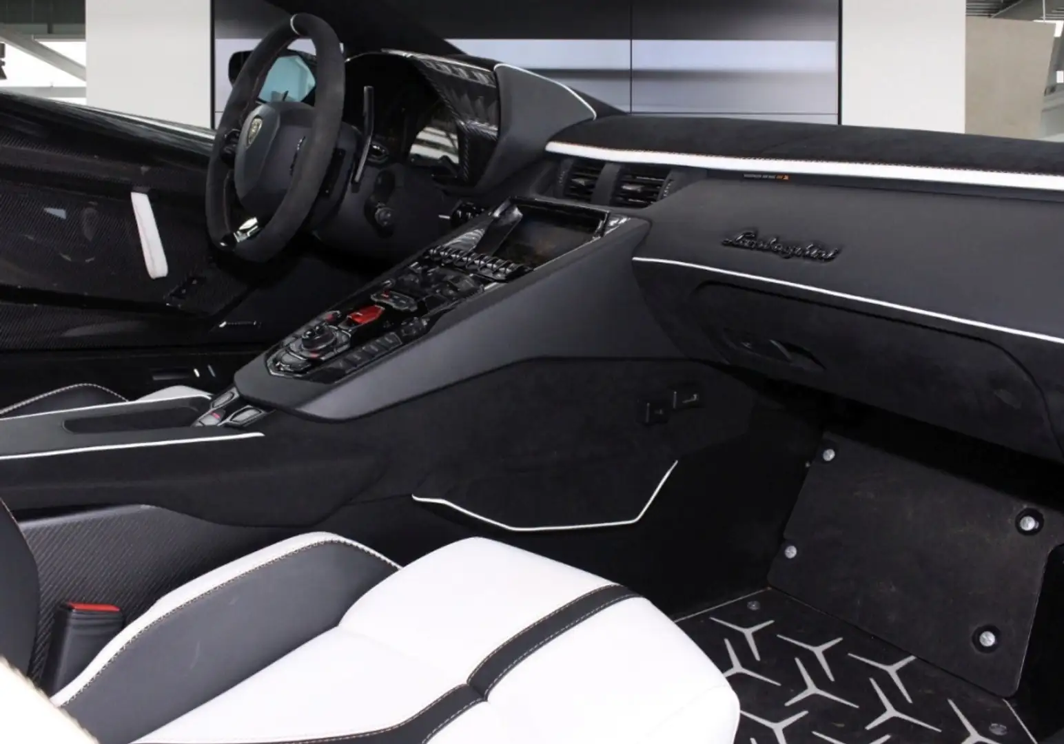 Lamborghini Aventador Roadster SVJ Brązowy - 2