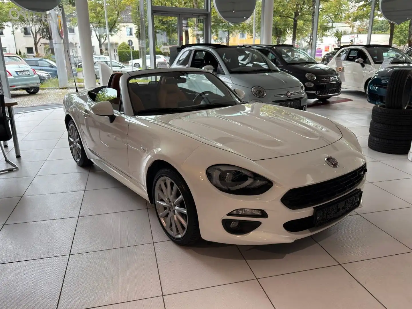 Fiat 124 Spider Lusso*Bose*Navi*LED*PDC* Weiß - 2