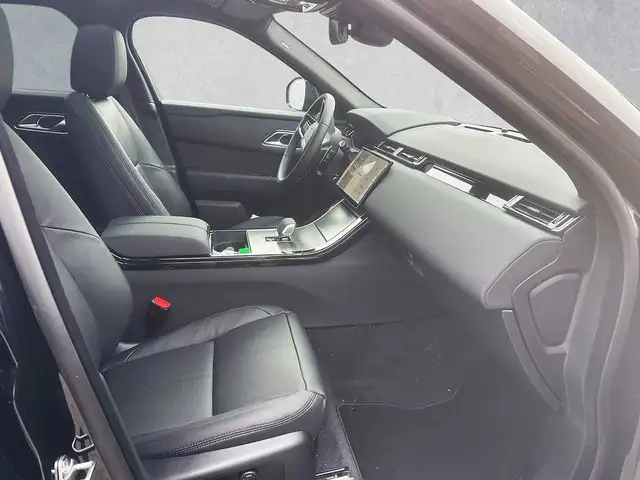 Land Rover Range Rover Velar view 3