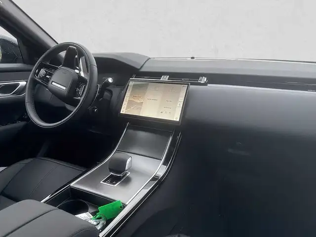 Land Rover Range Rover Velar view 4