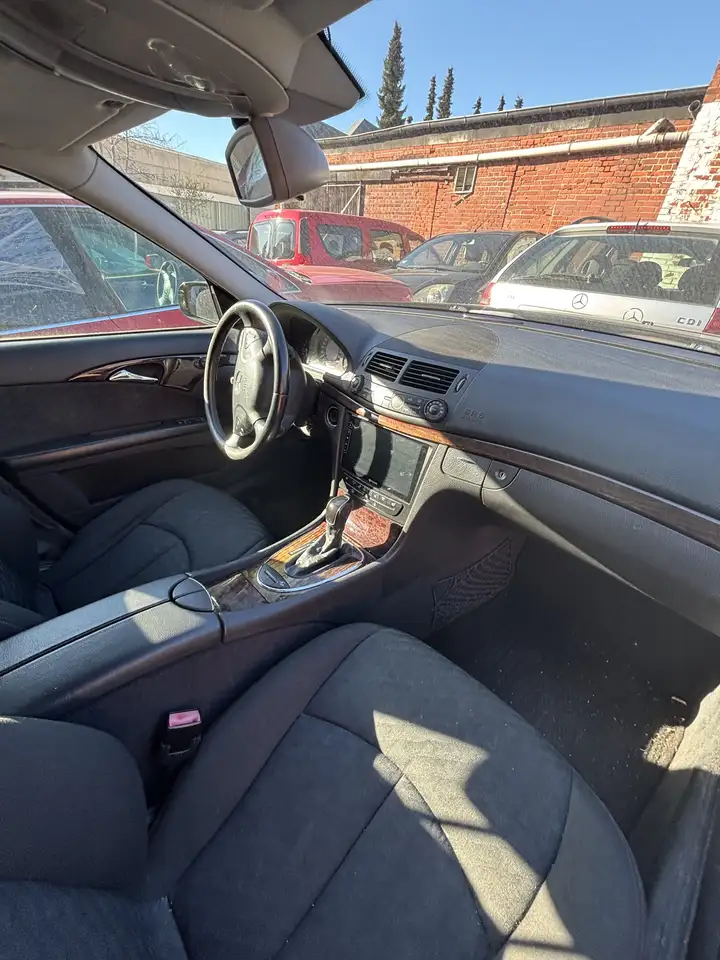 Mercedes-Benz E 220