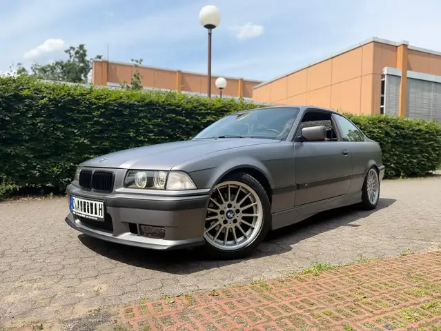 BMW 325 325i  Coupe M-Paket Old Timer