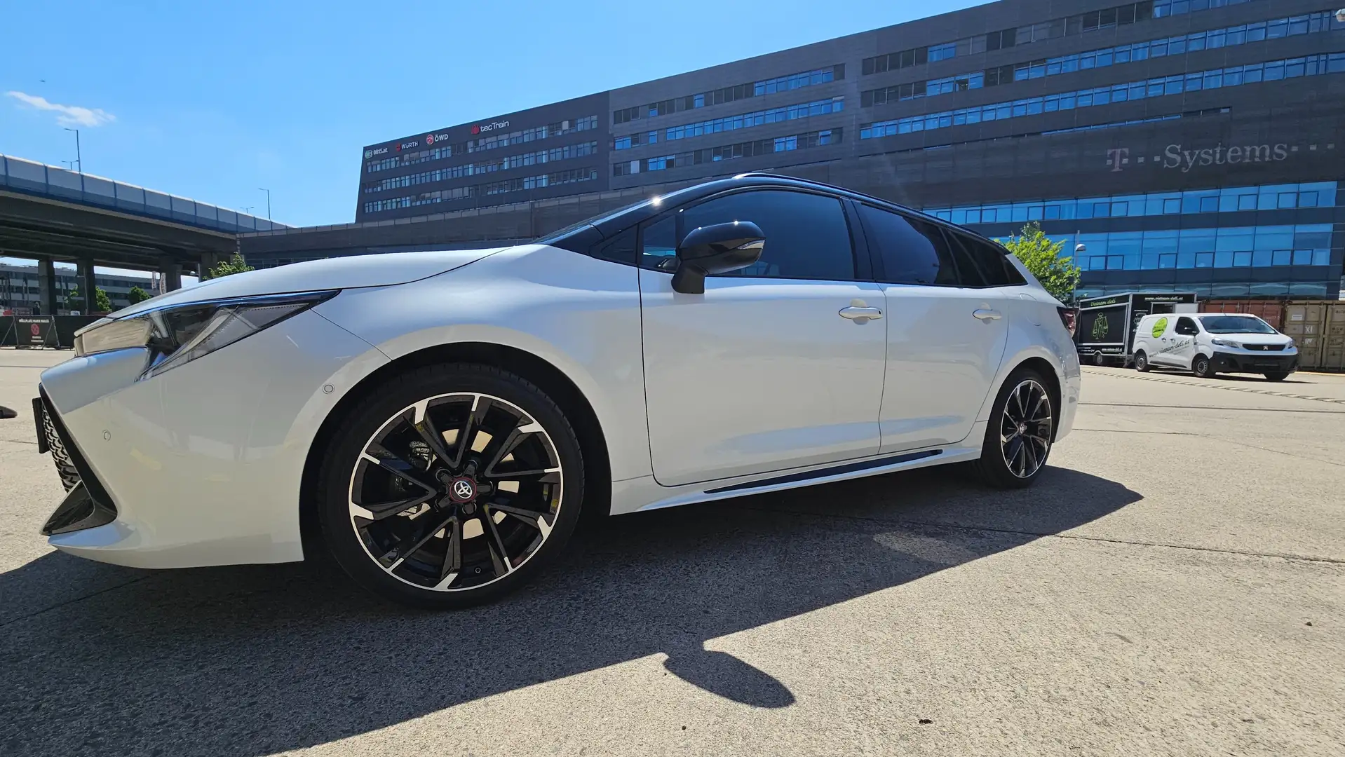 Toyota Corolla Corolla Kombi 2,0 Hybrid GR-S Aut. GR-S Weiß - 1