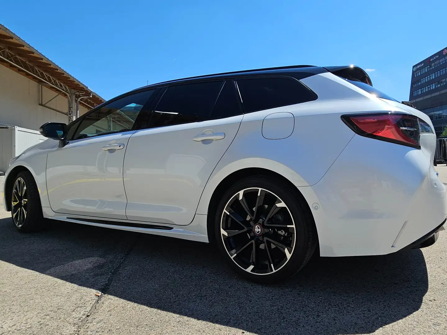 Toyota Corolla Corolla Kombi 2,0 Hybrid GR-S Aut. GR-S Weiß - 2