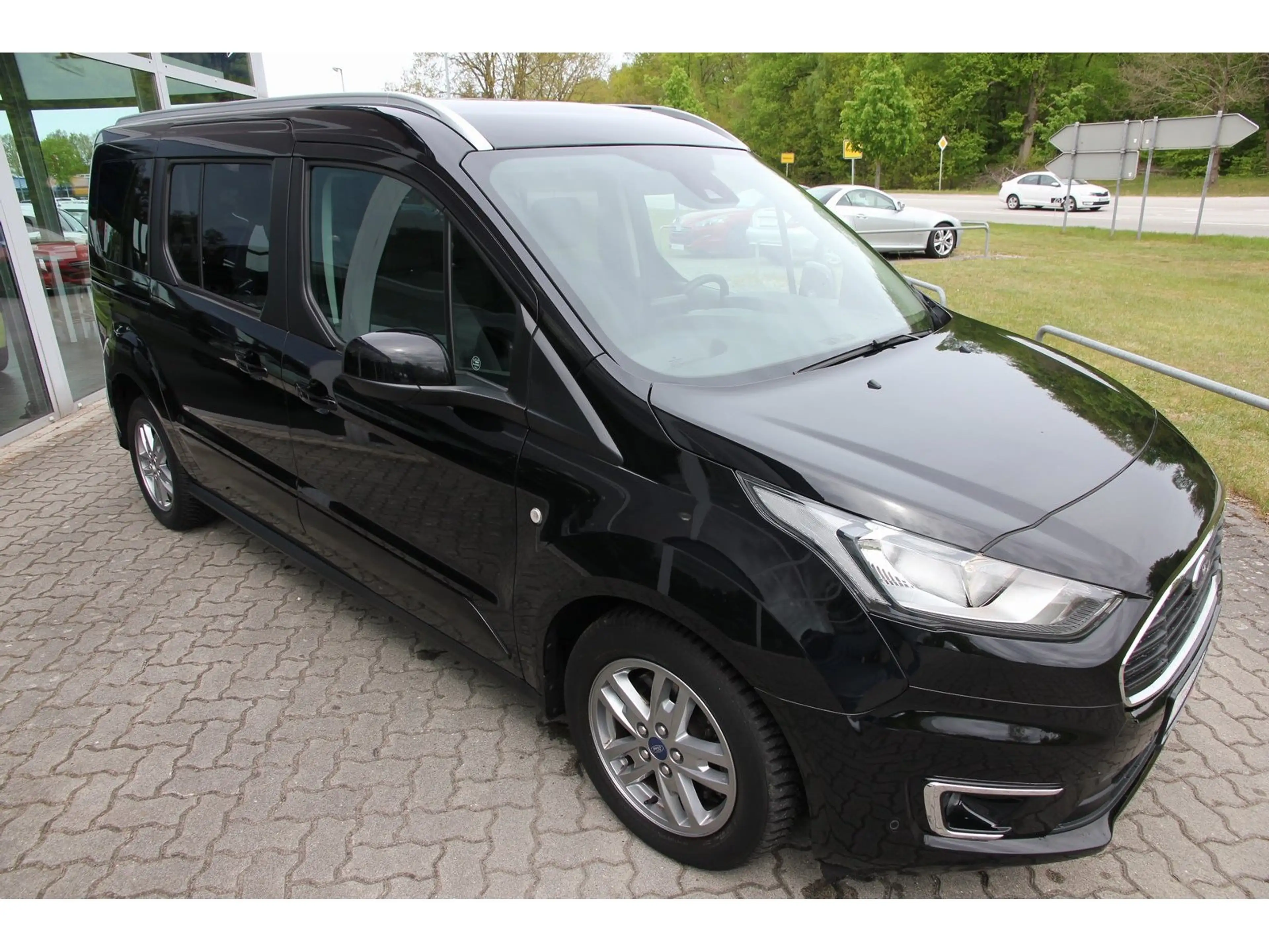 Ford Grand Tourneo Connect Titanium Pano 7-S. AHK — photo 3