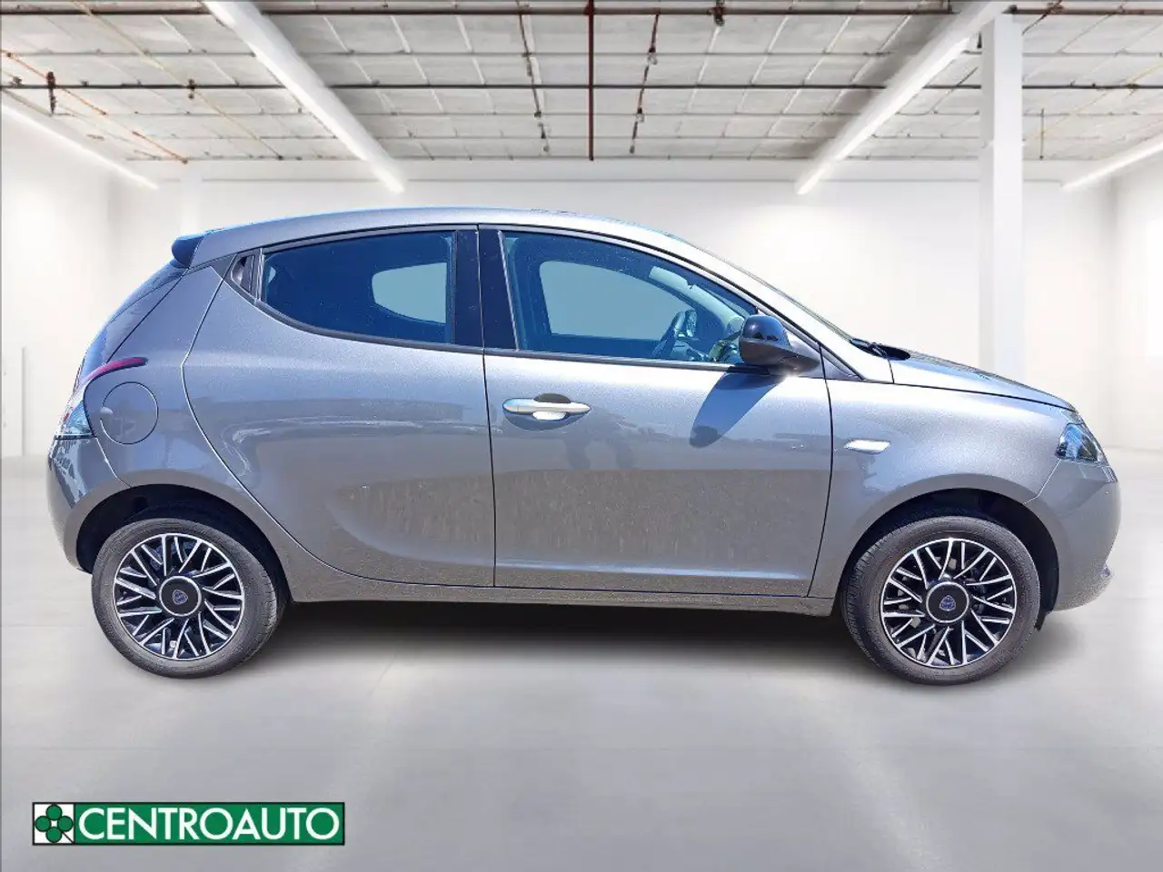 Lancia Ypsilon 2024 — фото 8