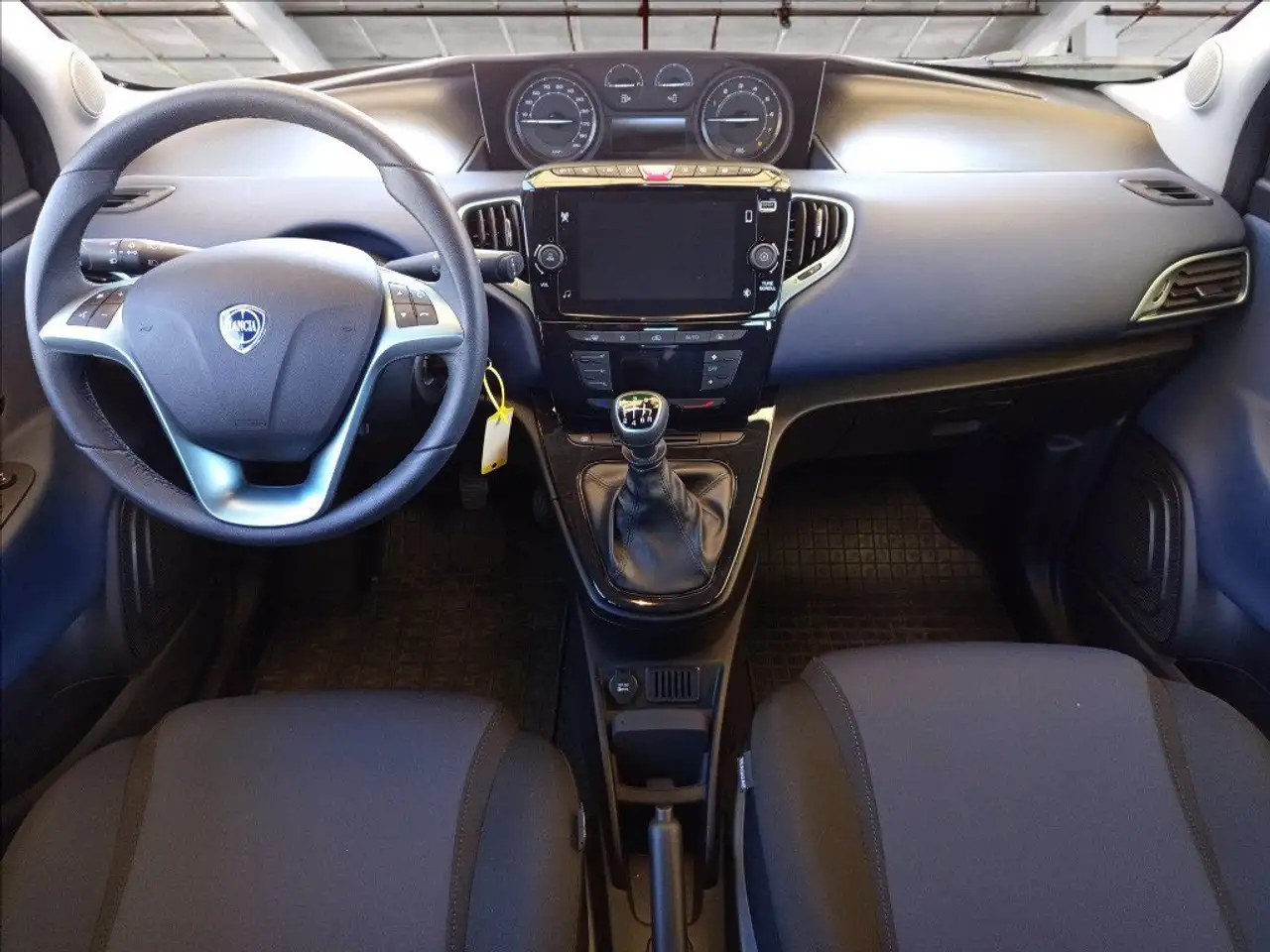 Lancia Ypsilon 2024 — фото 13