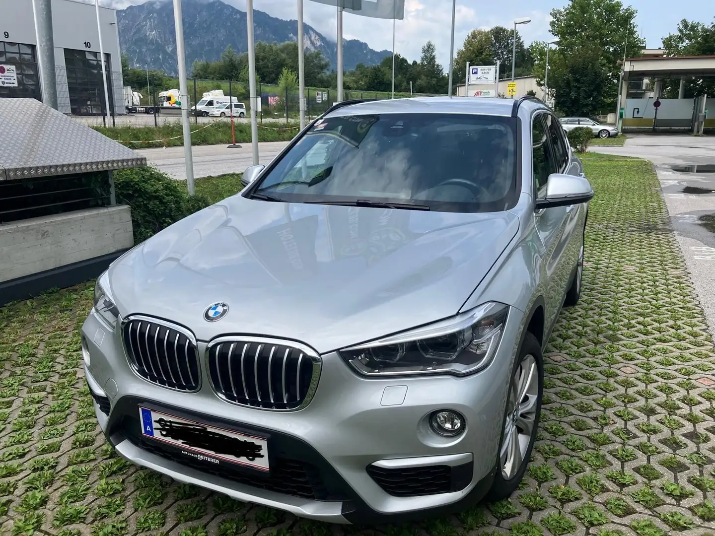 BMW X1 X1 sDrive18d M Sport Aut. M Sport Grau - 1