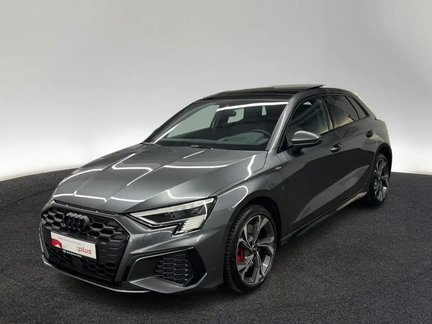 Audi A3 TFSI e S line 45 e S tr. PANO HUD Grau - 2