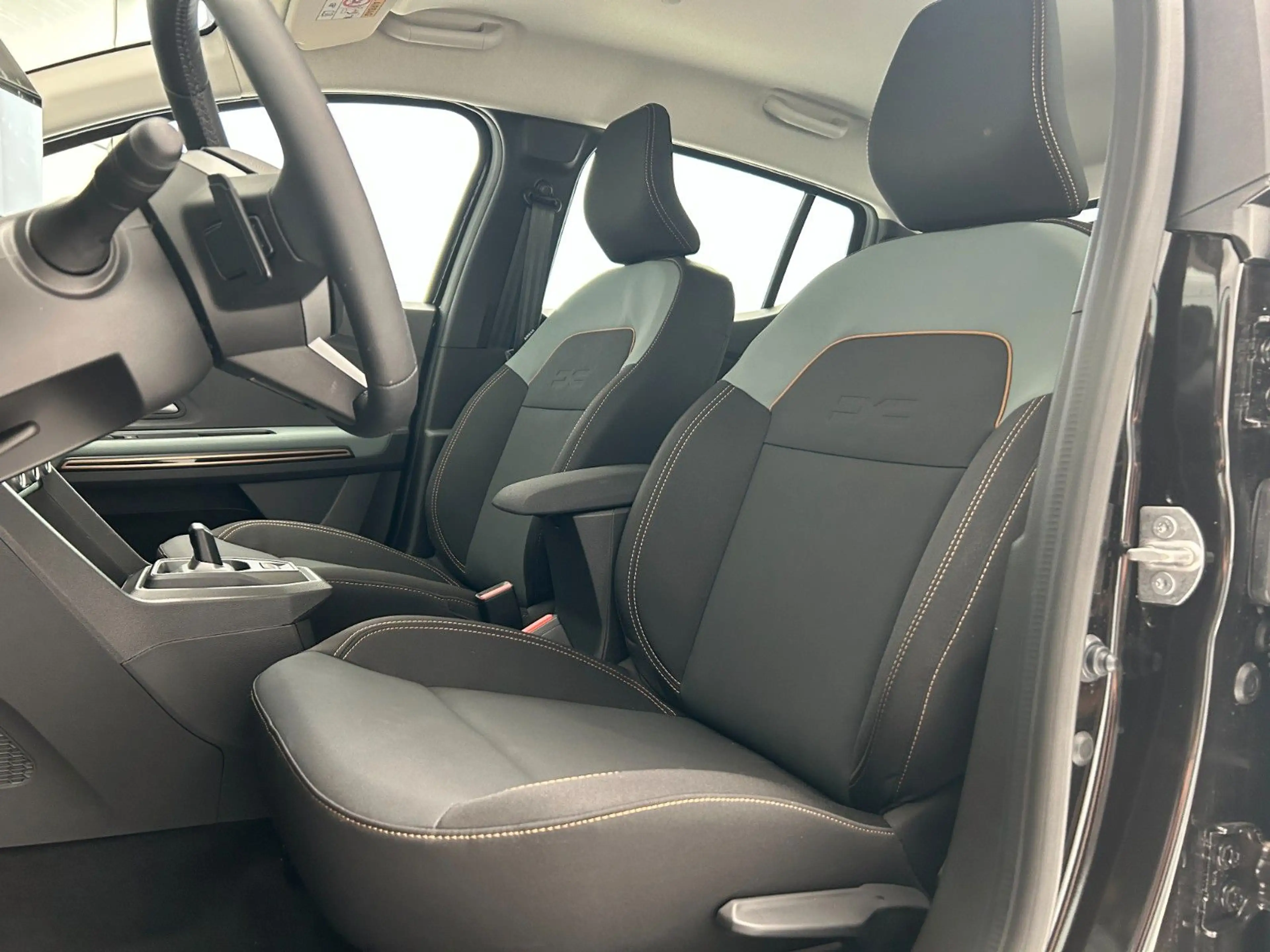 Dacia Sandero Stepway Extreme ECO-G 120 auto — photo 15