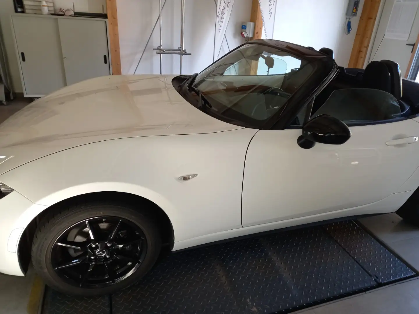 Mazda MX-5 SKYACTIV-G 132 Center-Line Weiß - 2