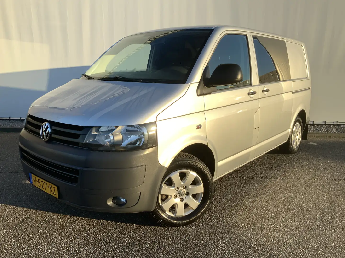 Volkswagen T5 Transporter 2.0 L1H2 Benzine Airco Navi Dub Schuifdeuren Leer Silber - 1