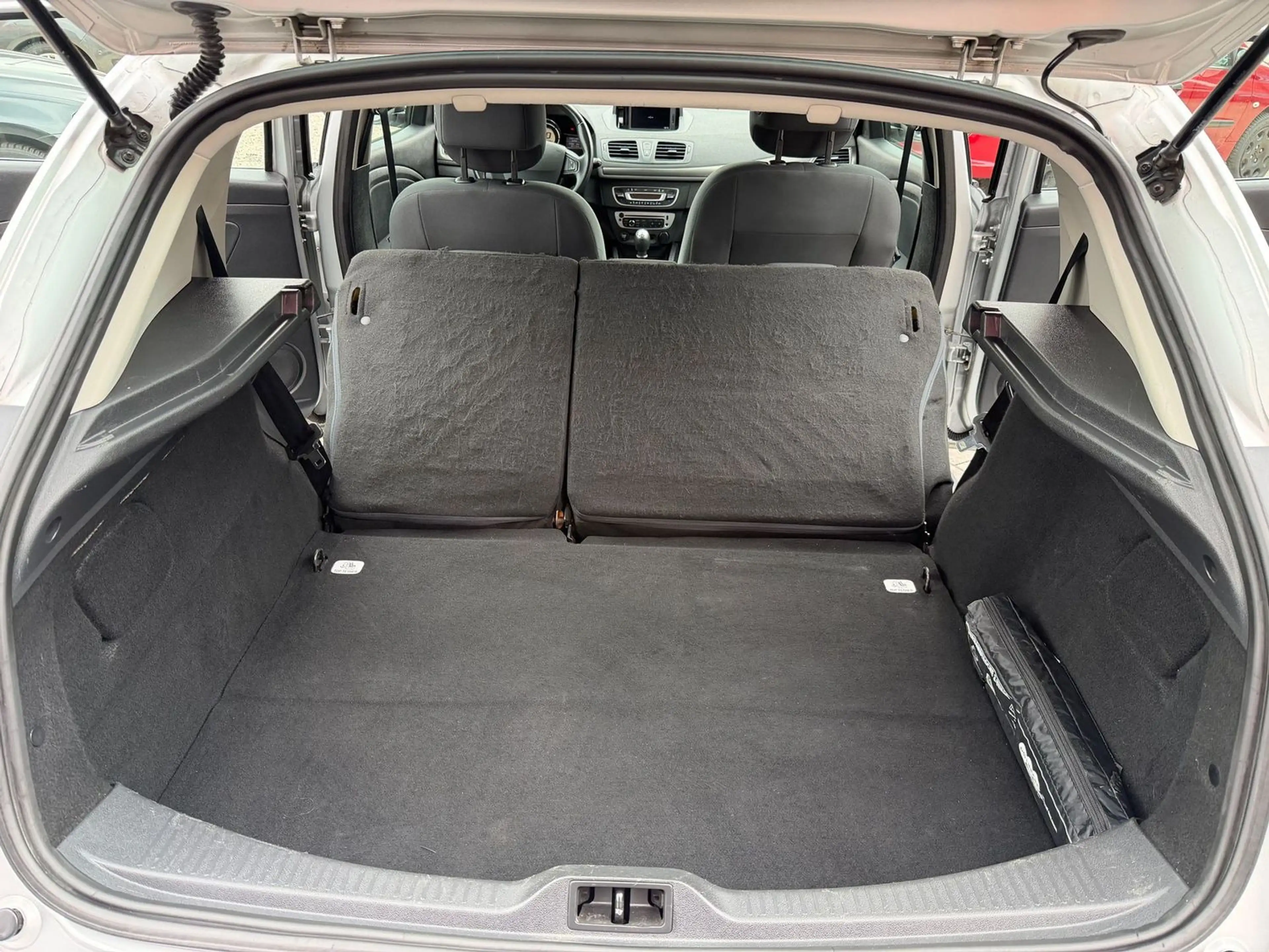 Renault Megane Paris HU 08.2028/ Scheckheftgepflegt / NAVI /AHK — photo 10