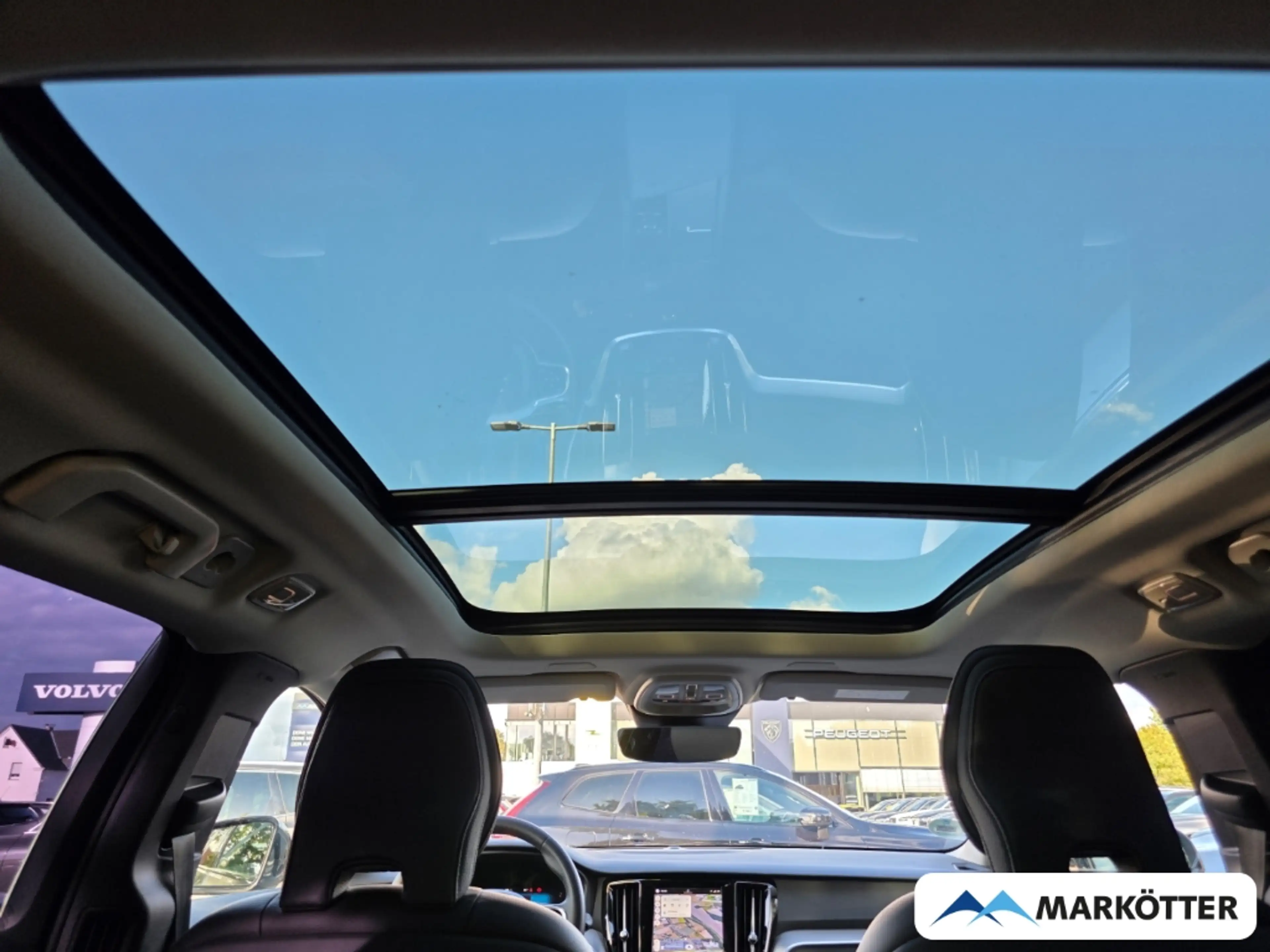 Volvo V60 Cross Country PLUS B4 AWD ACC/AHK/CAM/STHZ/PANO/SHZ/H&K — photo 11