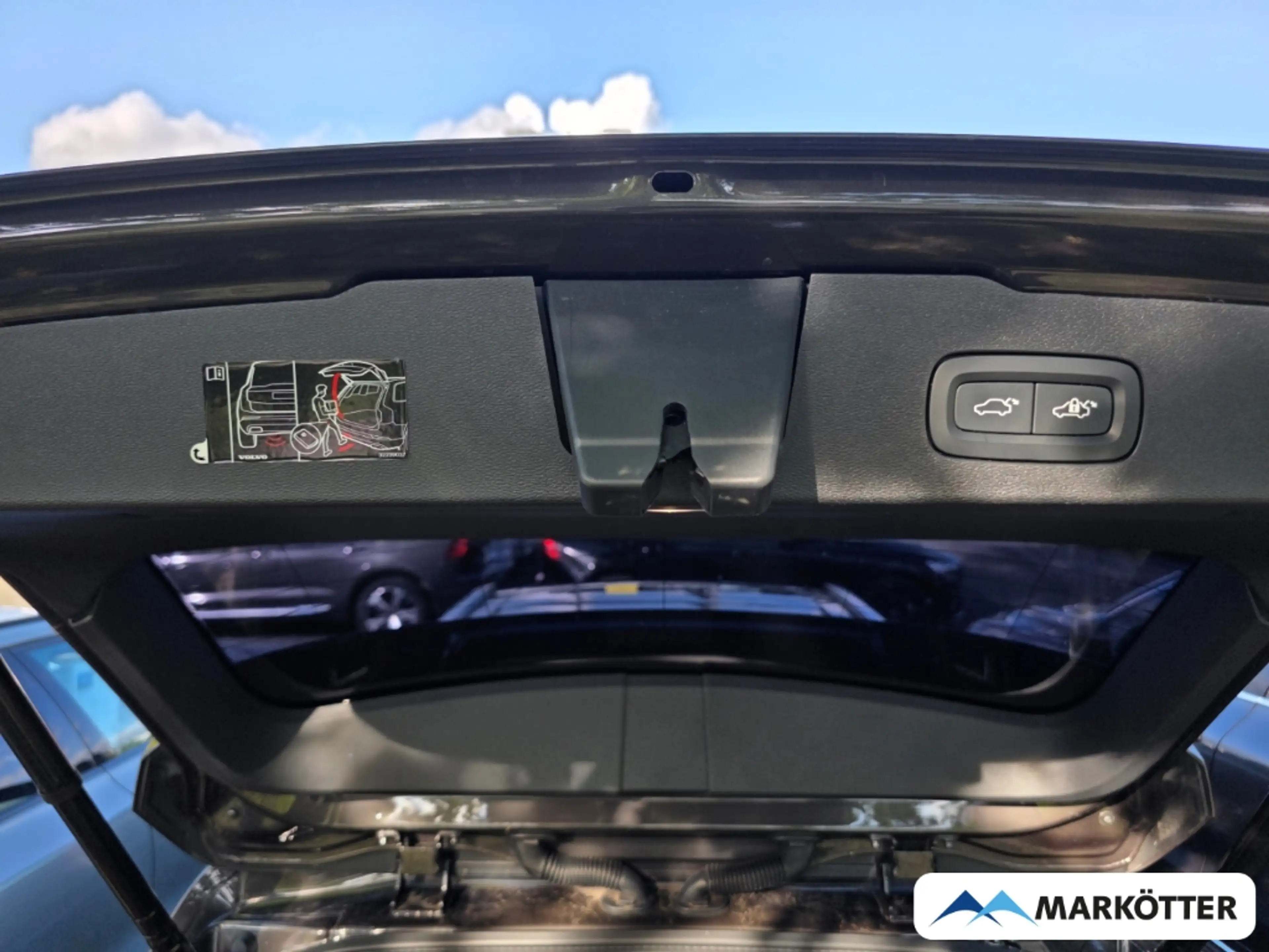 Volvo V60 Cross Country PLUS B4 AWD ACC/AHK/CAM/STHZ/PANO/SHZ/H&K — photo 10