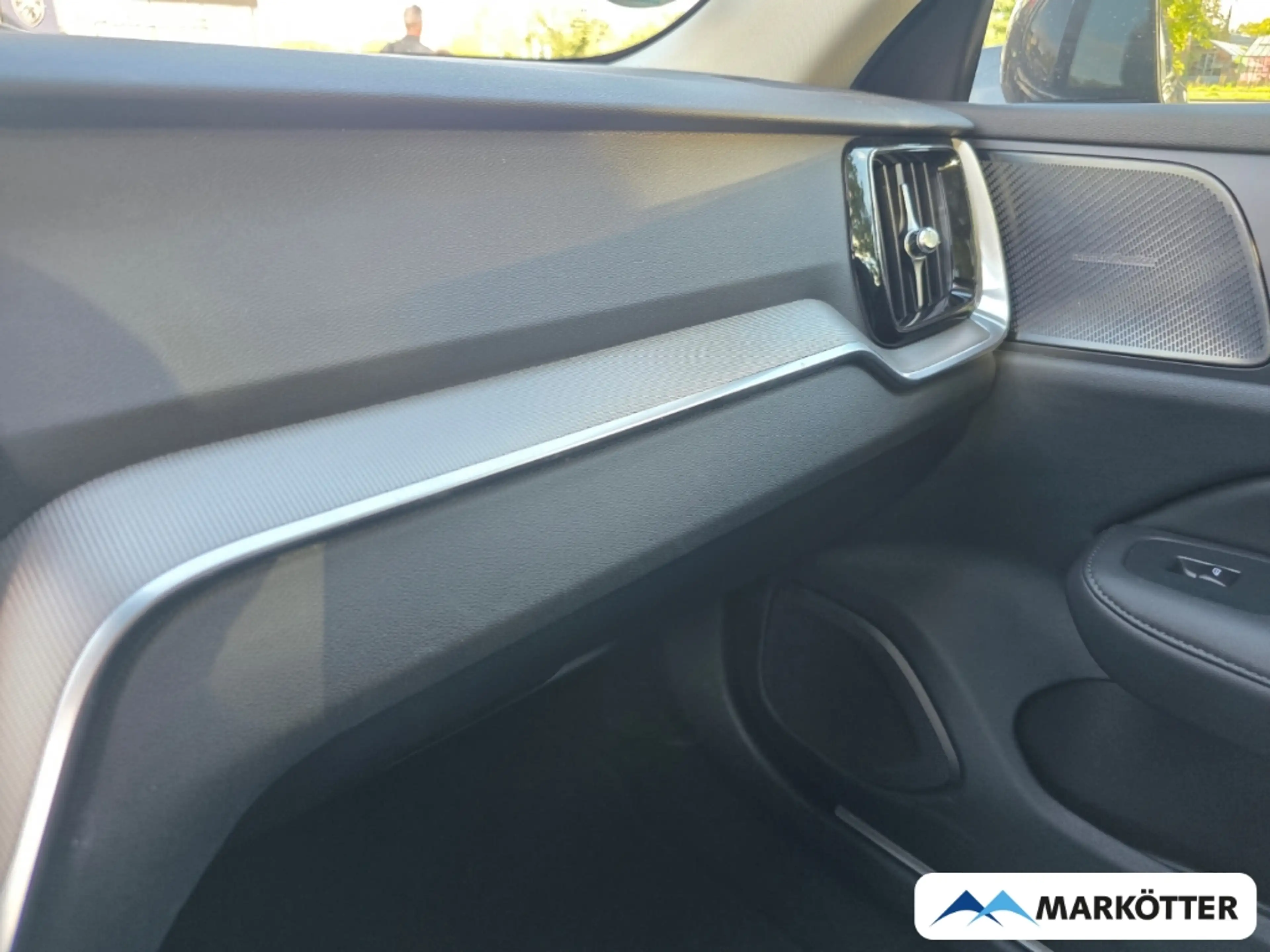 Volvo V60 Cross Country PLUS B4 AWD ACC/AHK/CAM/STHZ/PANO/SHZ/H&K — photo 13