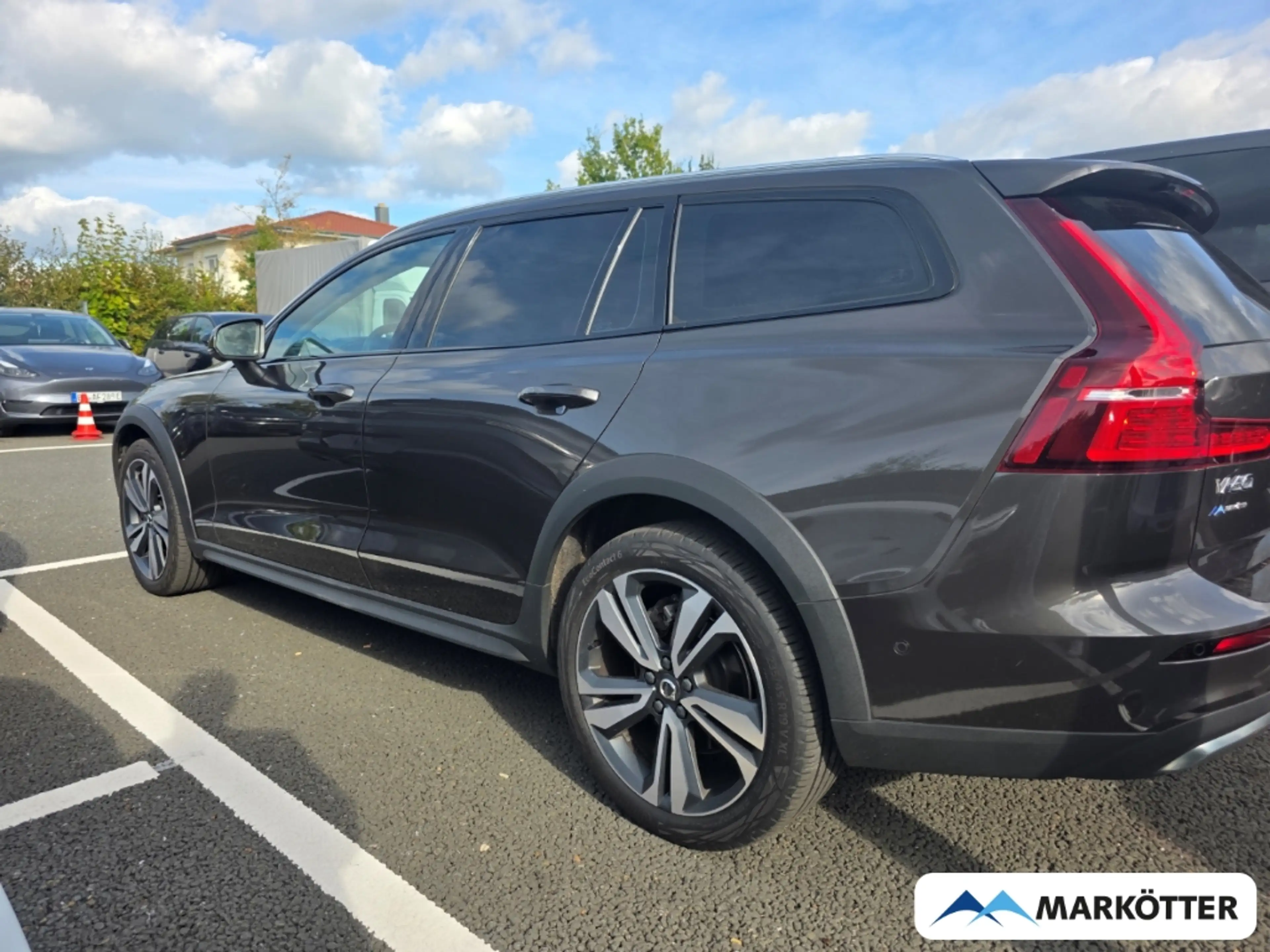 Volvo V60 Cross Country PLUS B4 AWD ACC/AHK/CAM/STHZ/PANO/SHZ/H&K — photo 3