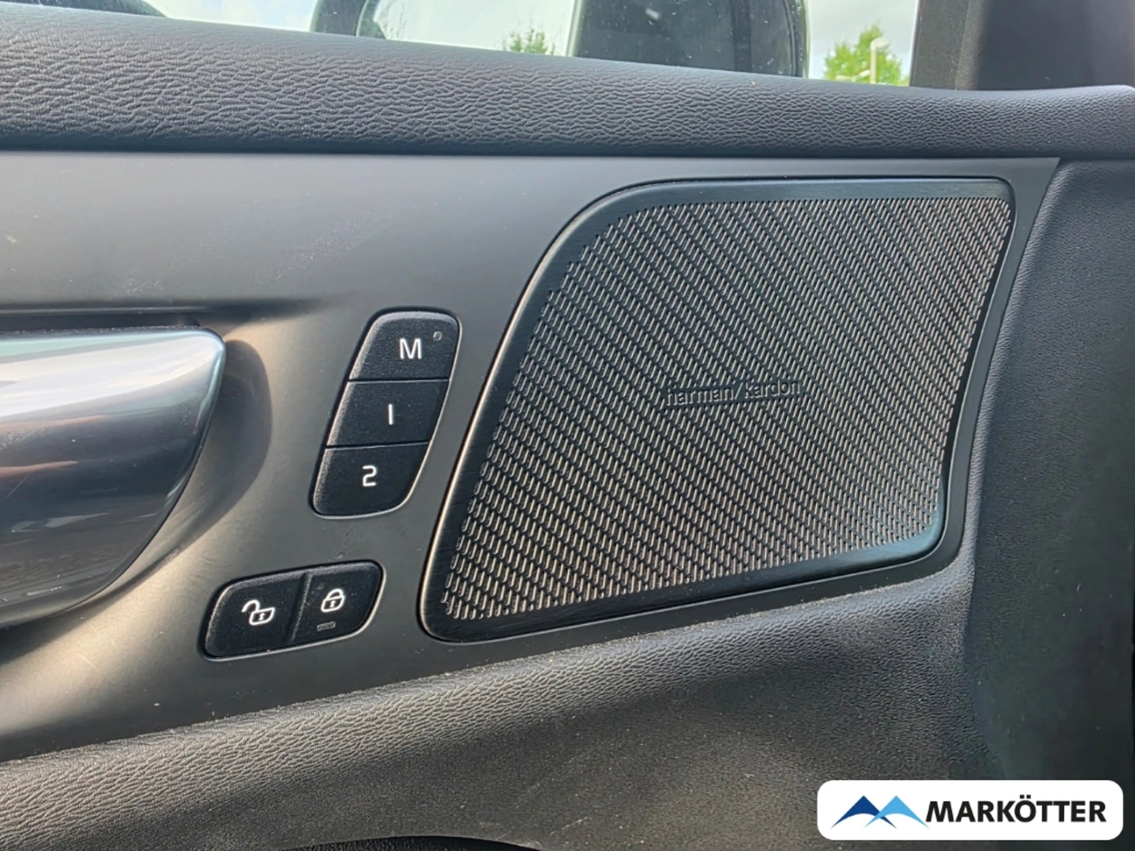 Volvo V60 Cross Country PLUS B4 AWD ACC/AHK/CAM/STHZ/PANO/SHZ/H&K — photo 15