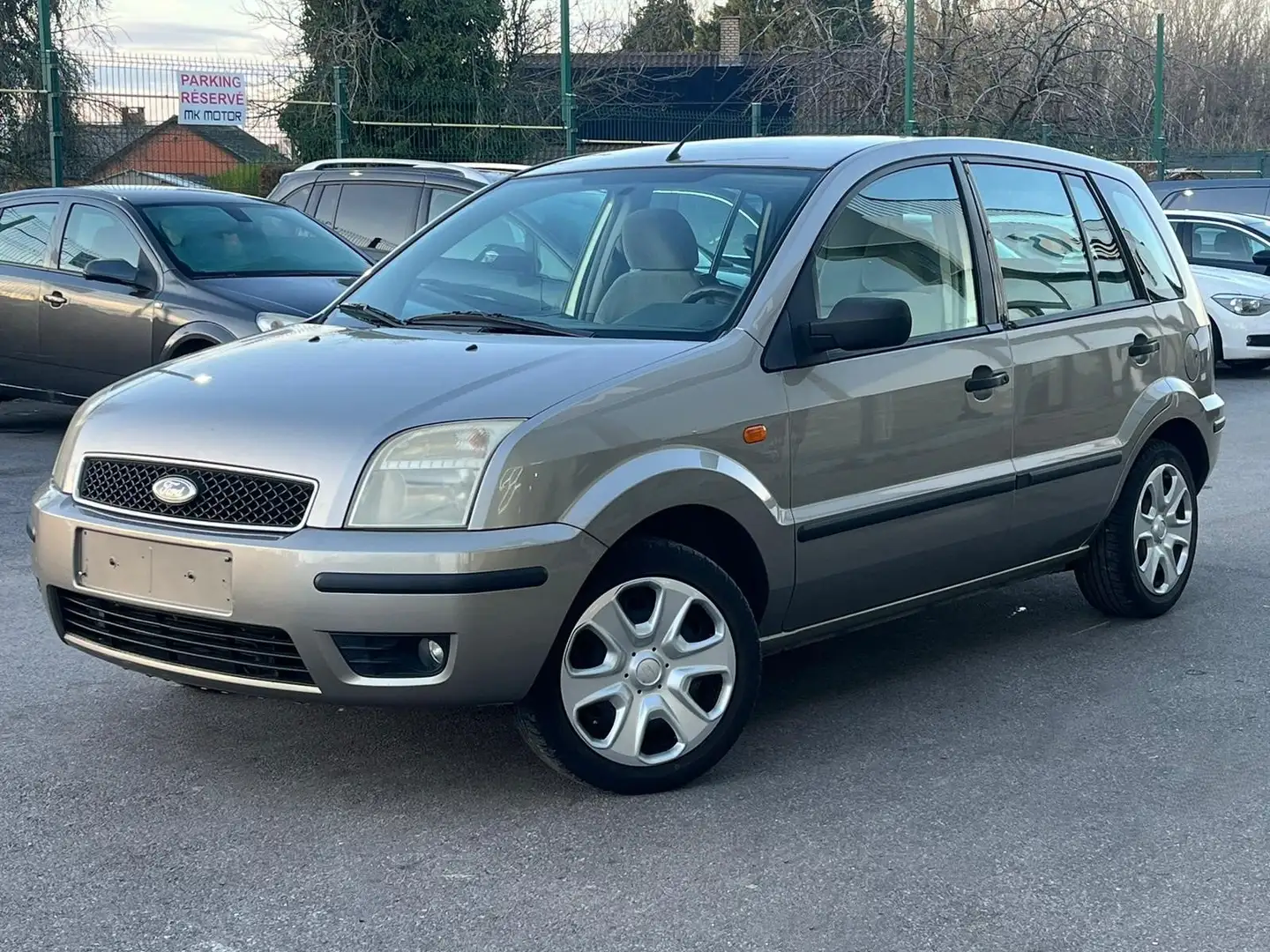 Ford Fusion 🟩1.6 ESSENCE  101 CH - AIRCO Bronze - 2