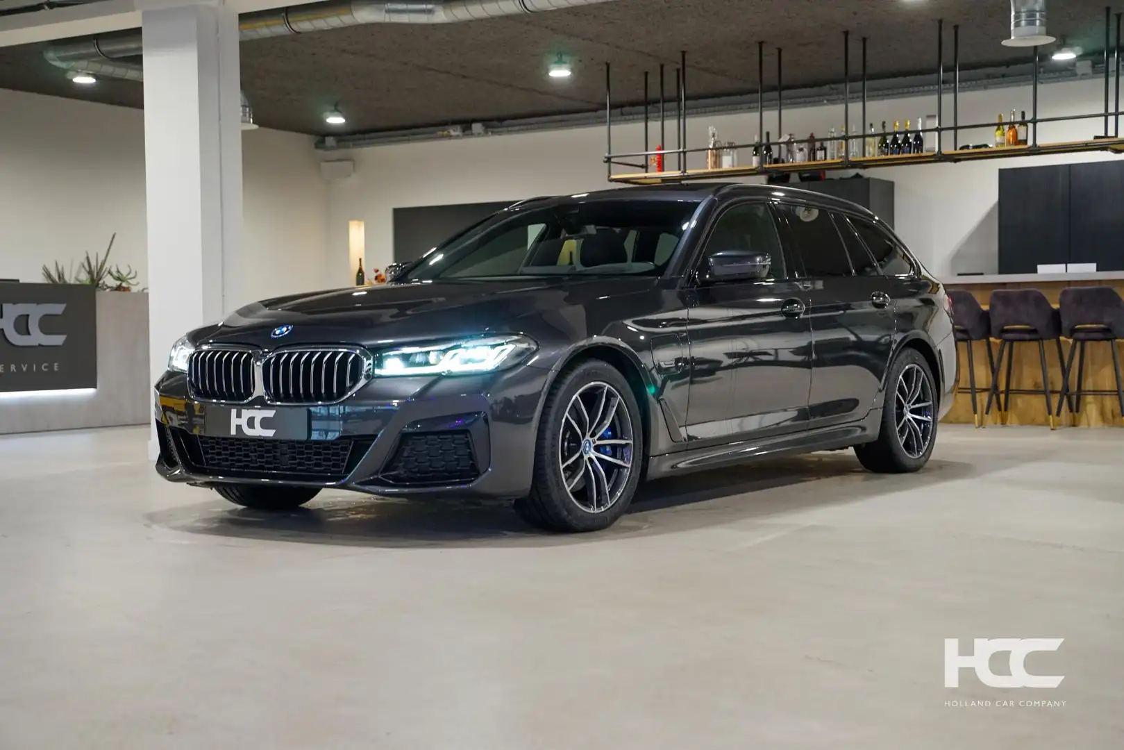 BMW 530 e Touring | M Sport | Pano | BTW | Facelift Grijs - 1