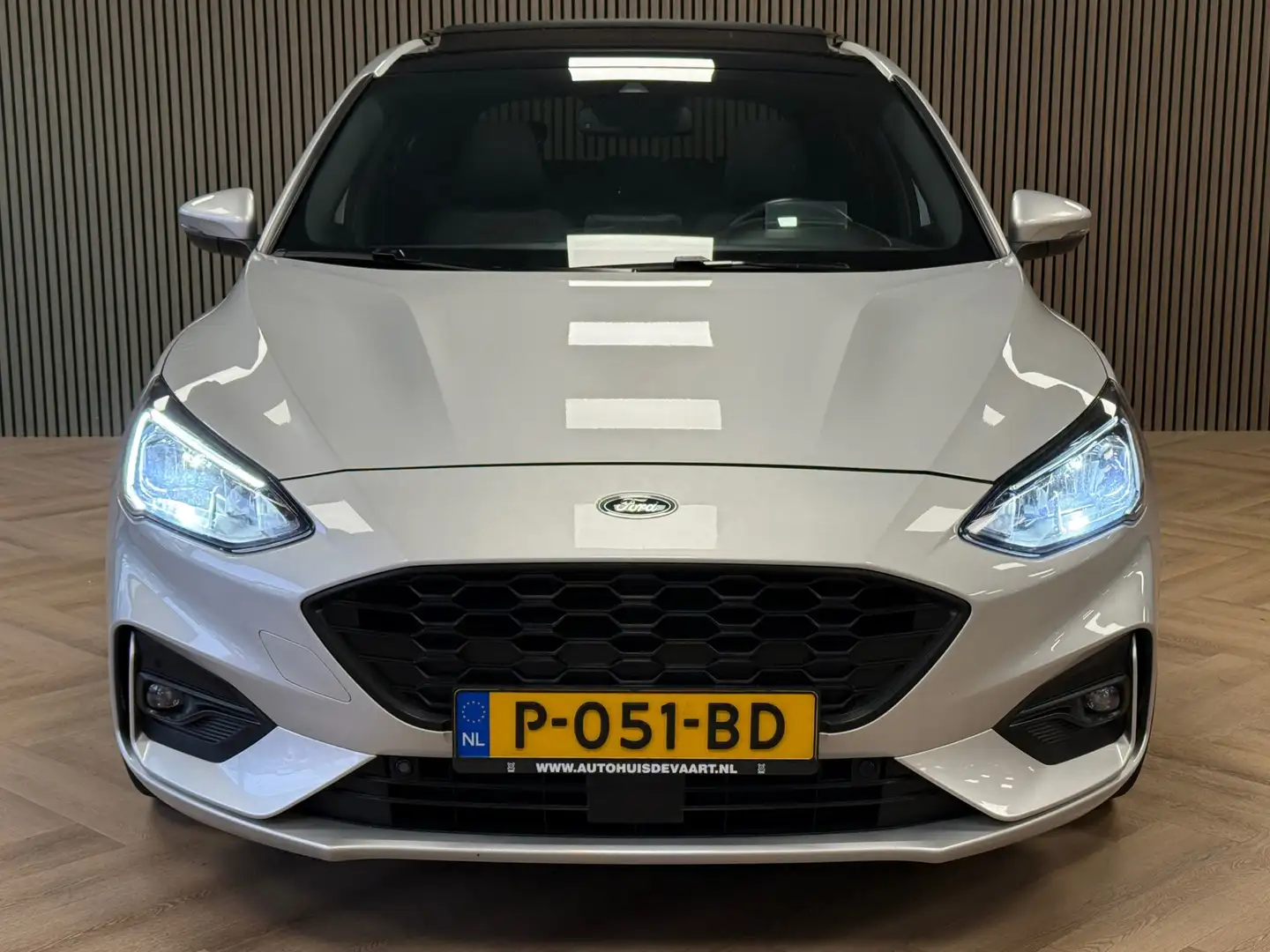 Ford Focus 1.0 EcoBoost ST Line PANO NAVI PDC LED B&O SOUND K Grau - 2