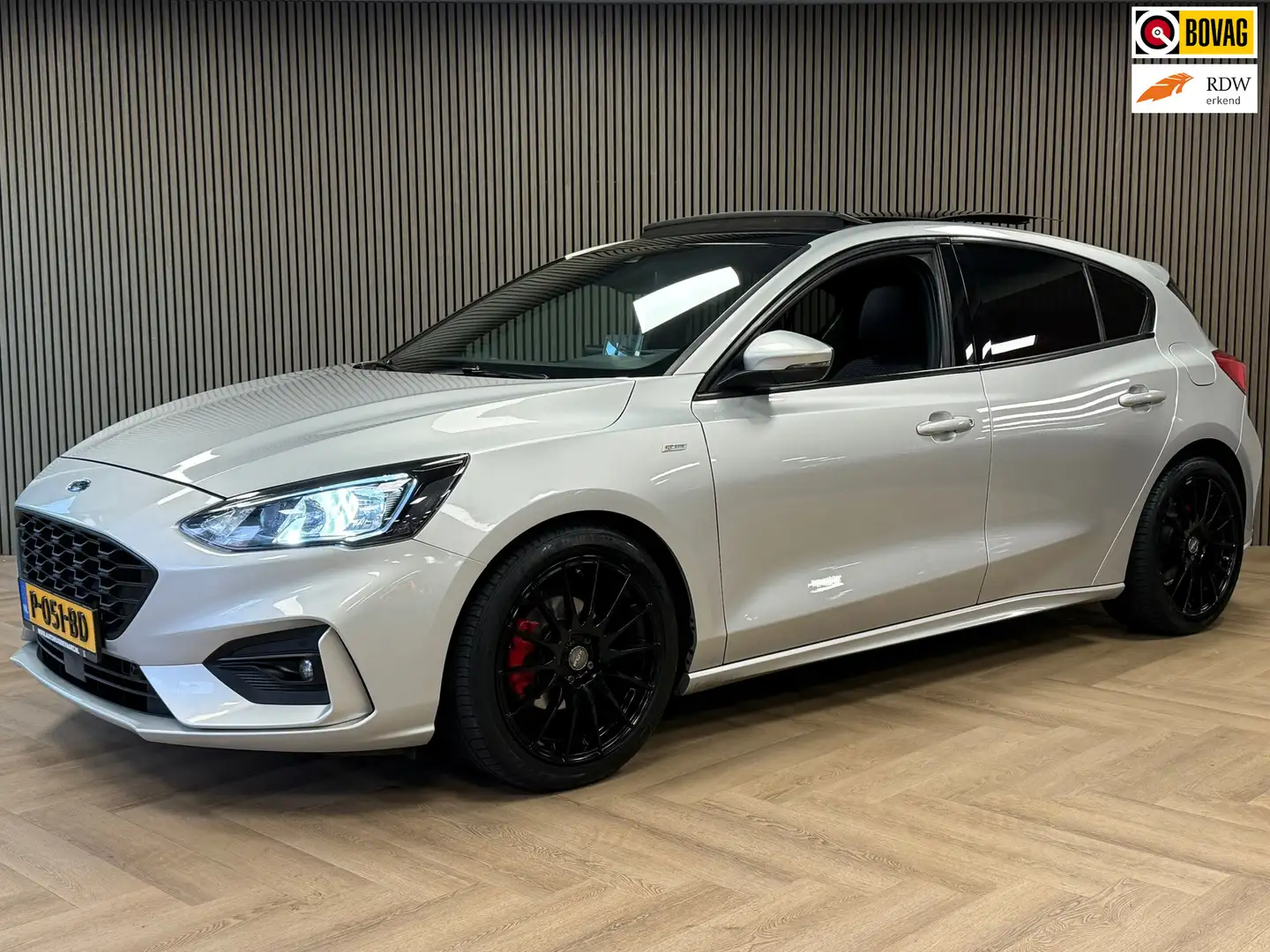 Ford Focus 1.0 EcoBoost ST Line PANO NAVI PDC LED B&O SOUND K Grau - 1