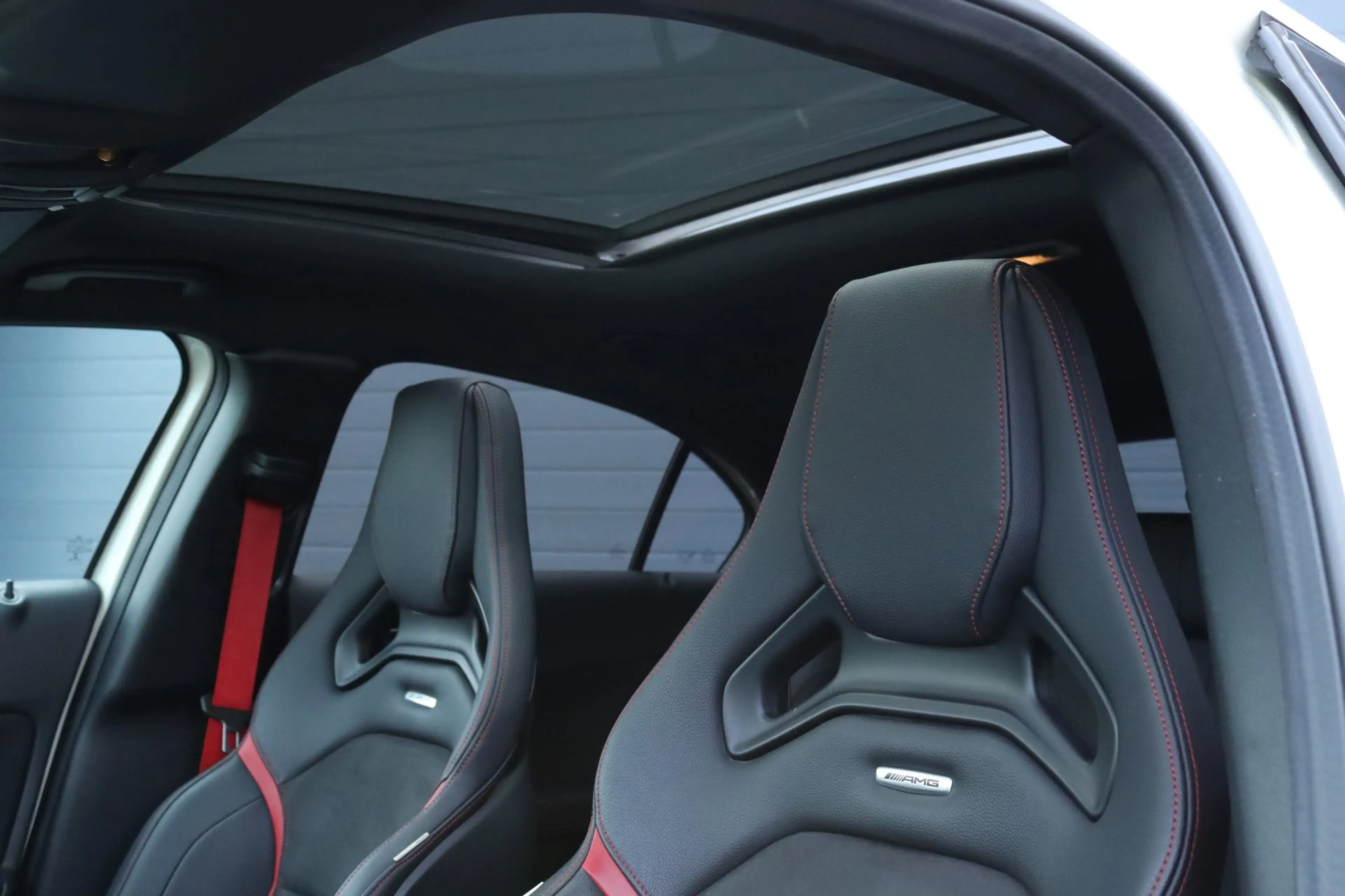 Mercedes-Benz A 45 AMG 4MATIC / Schaalstoelen / Pano / Carplay — photo 12