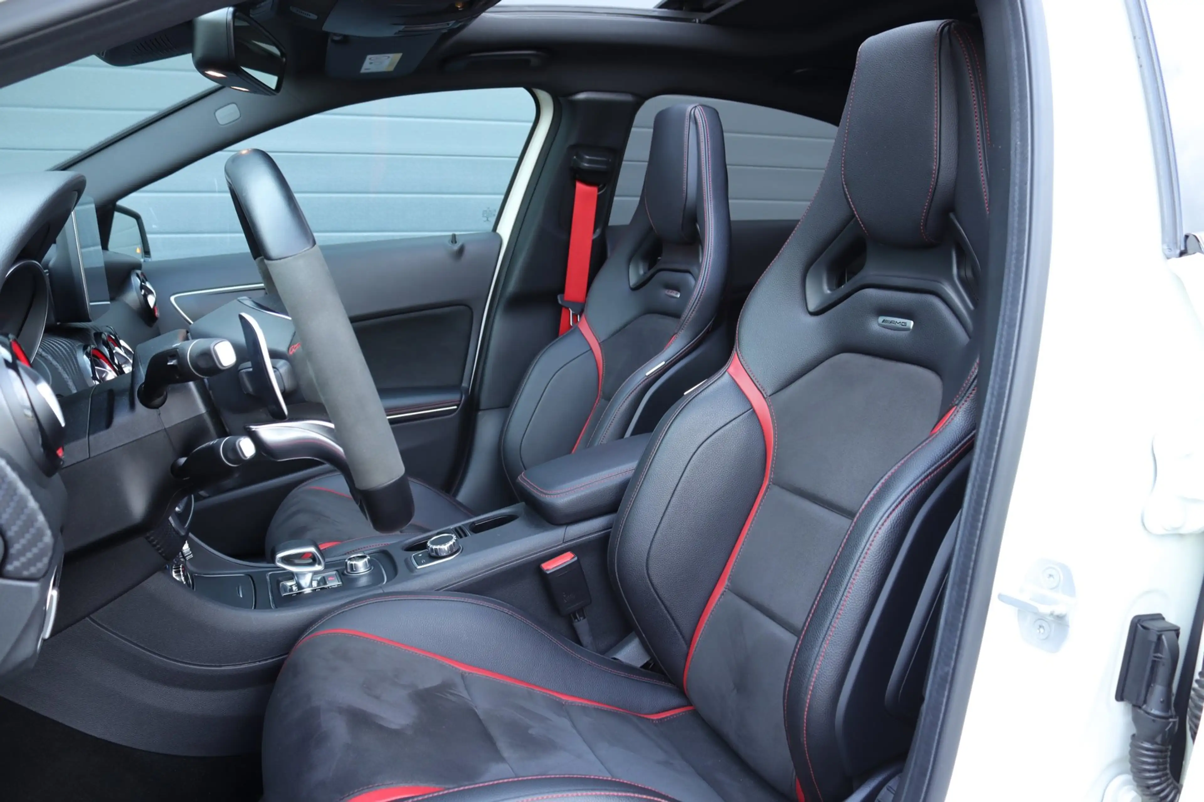 Mercedes-Benz A 45 AMG 4MATIC / Schaalstoelen / Pano / Carplay — photo 11
