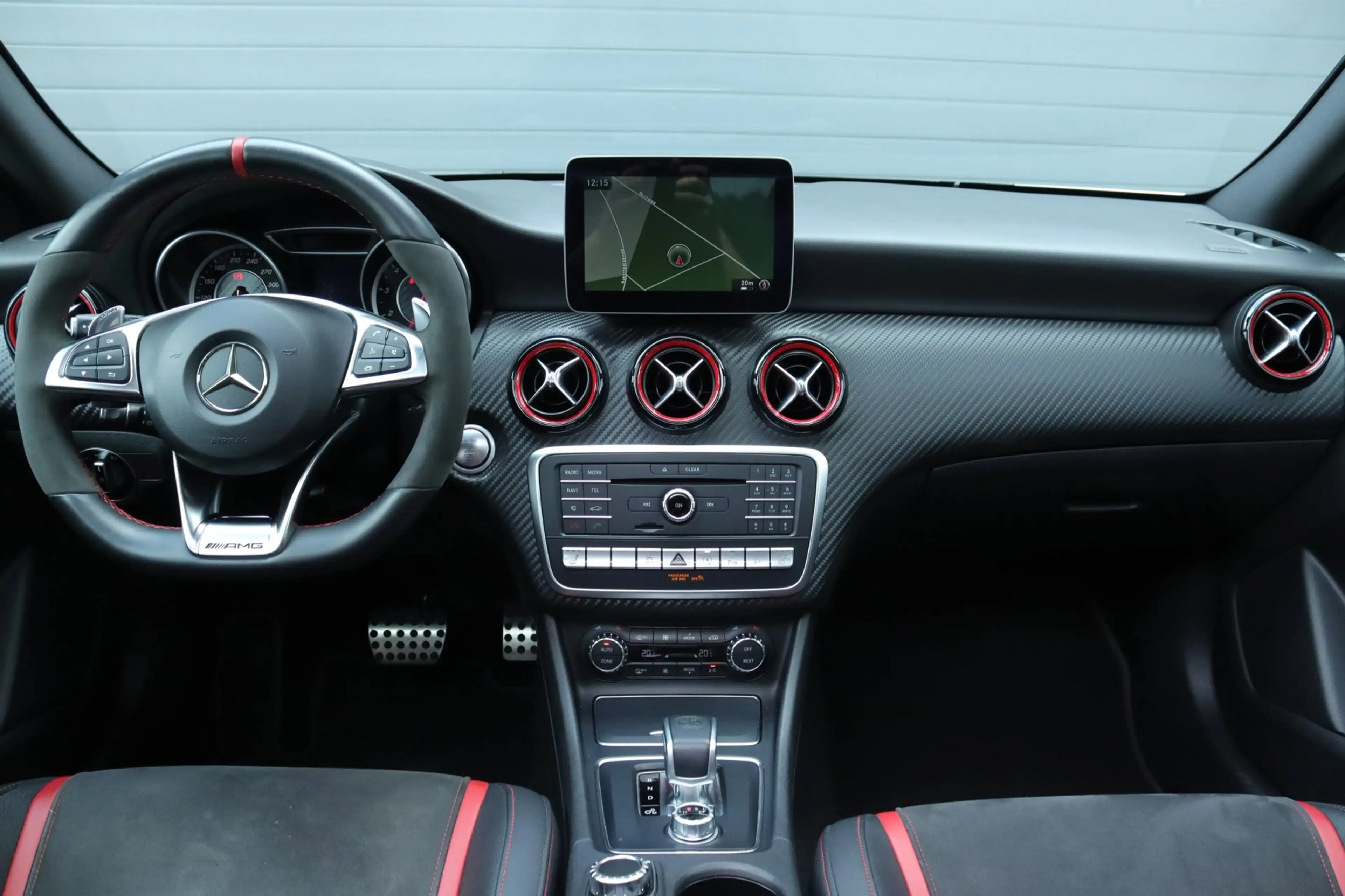 Mercedes-Benz A 45 AMG 4MATIC / Schaalstoelen / Pano / Carplay — photo 13