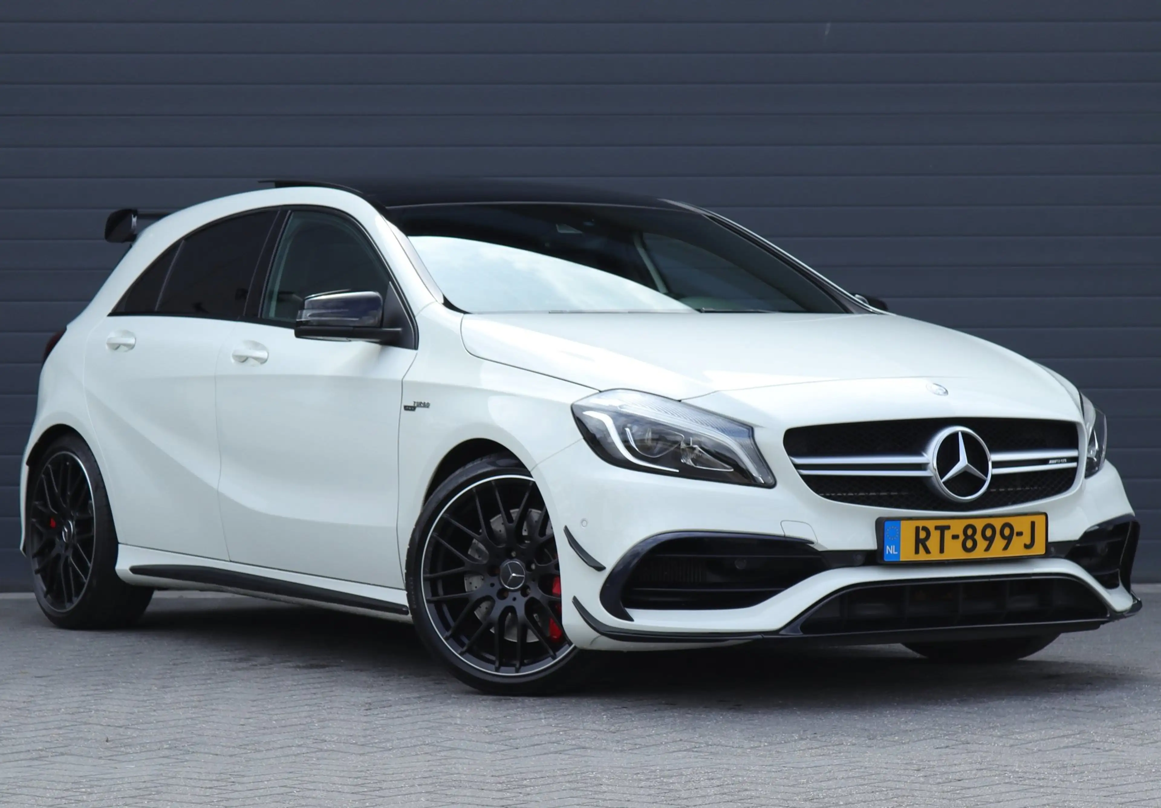 Mercedes-Benz A 45 AMG 4MATIC / Schaalstoelen / Pano / Carplay — photo 4