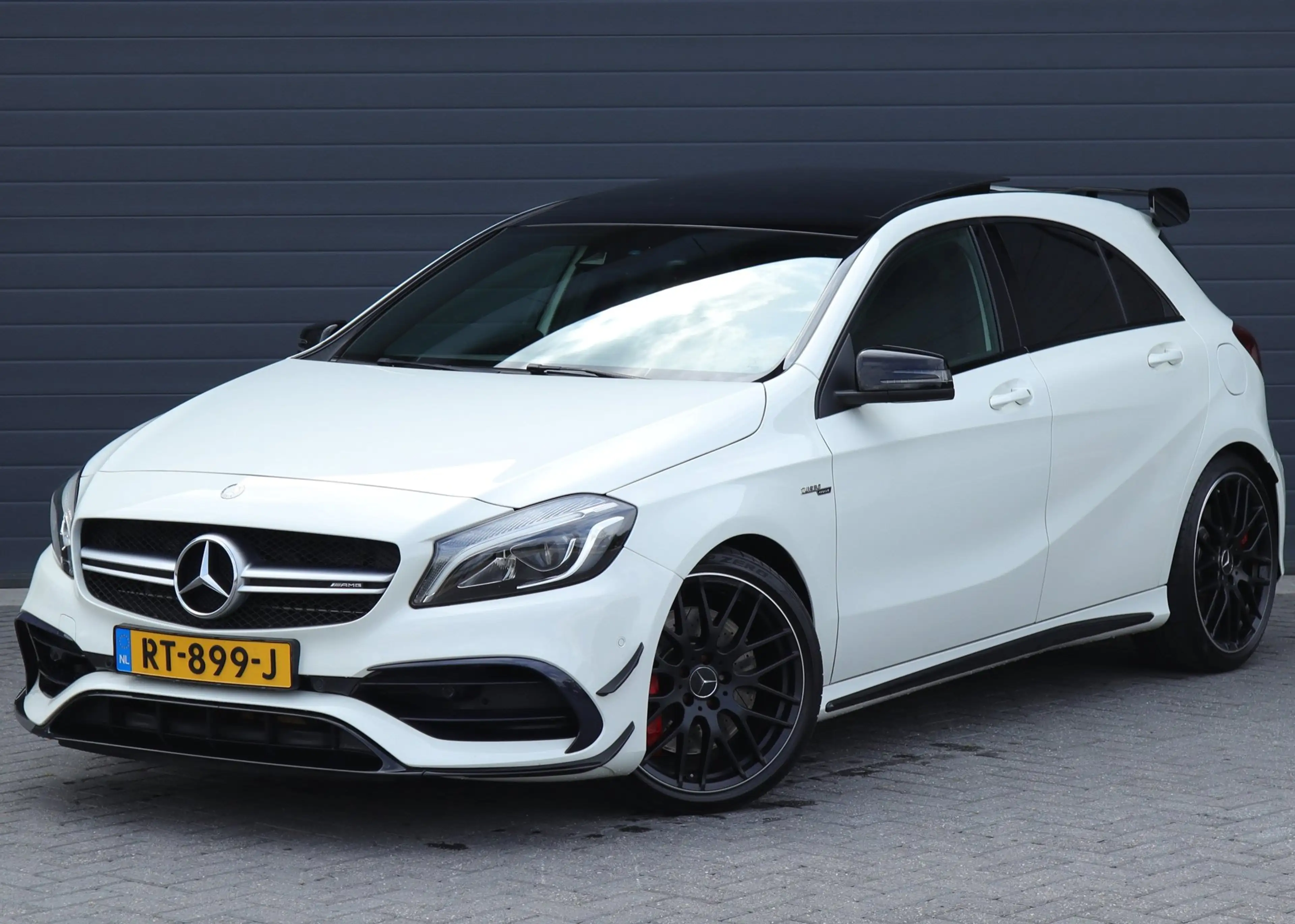 Mercedes-Benz A 45 AMG 4MATIC / Schaalstoelen / Pano / Carplay — photo 2