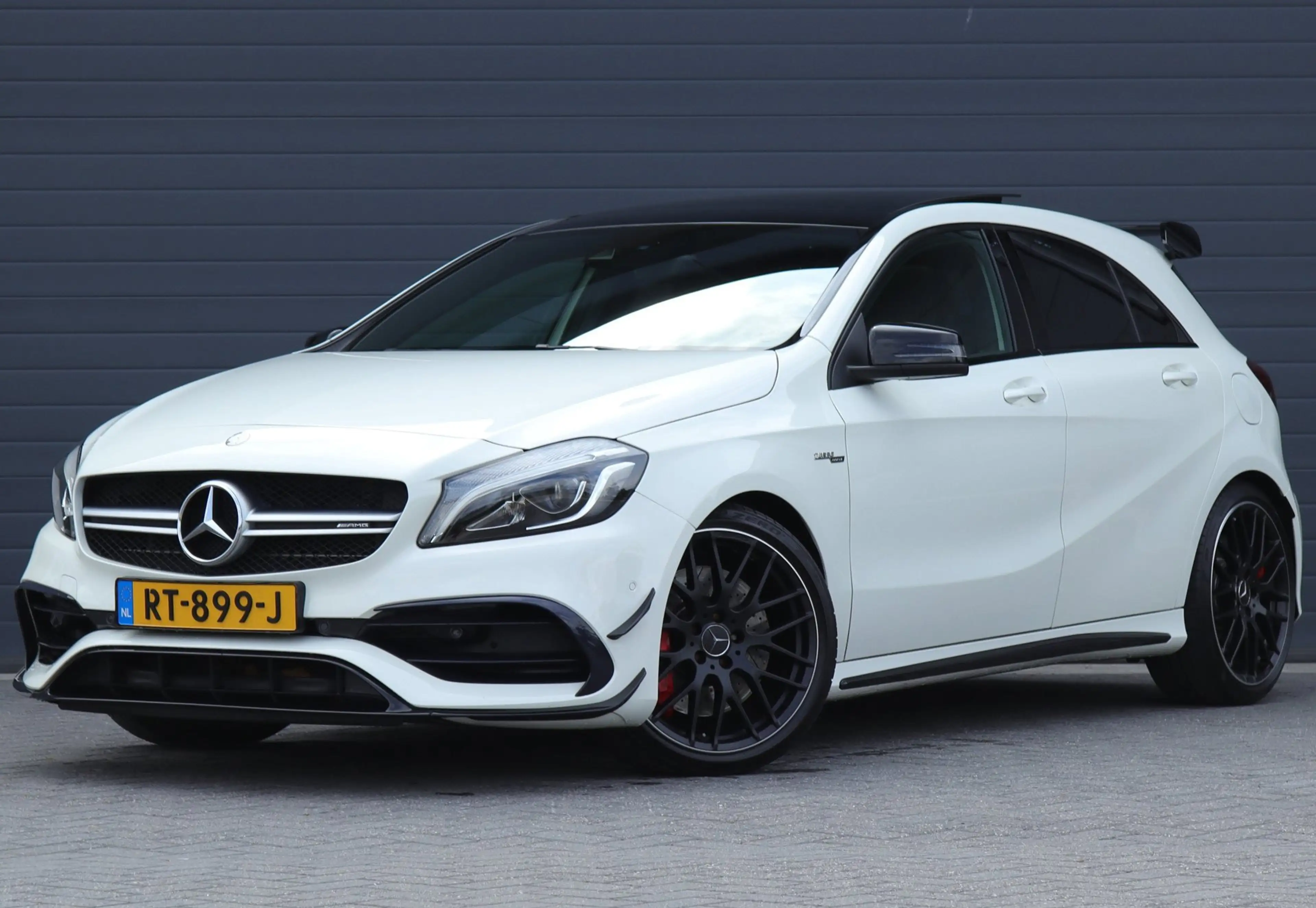 Mercedes-Benz A 45 AMG 4MATIC / Schaalstoelen / Pano / Carplay