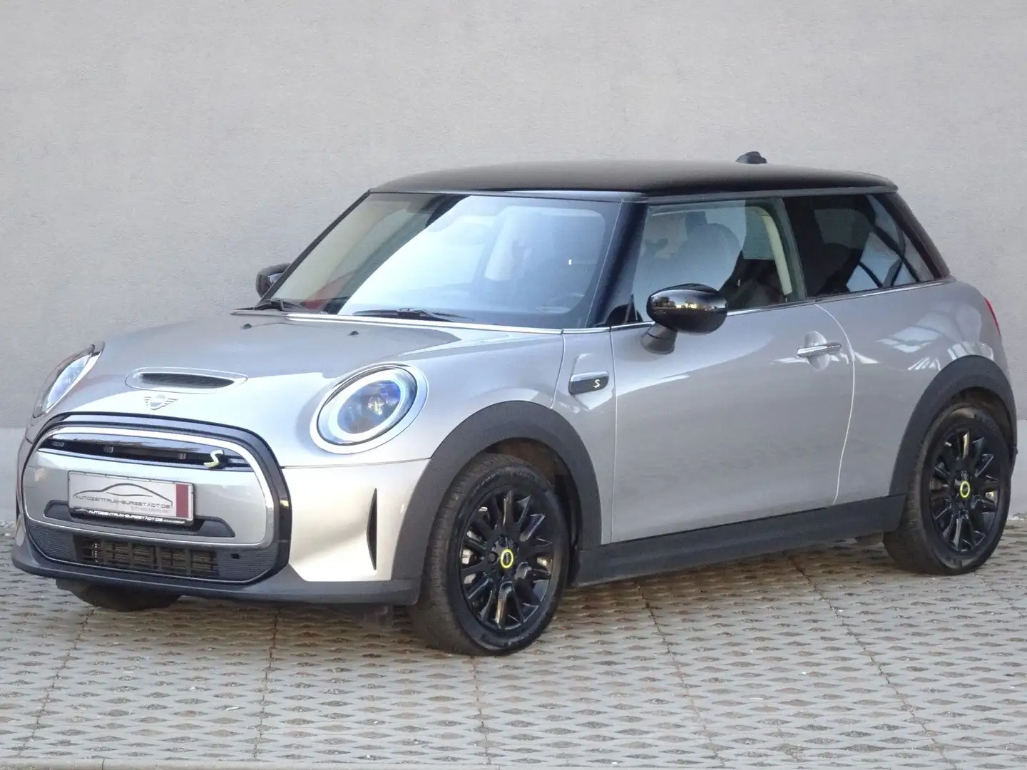 MINI Cooper SE Classic Trim/LED/Navi/SitzHZG/Sunset Silber - 1