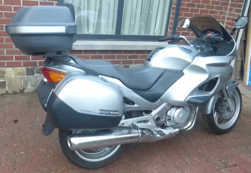 Honda NT 650 - foto 4