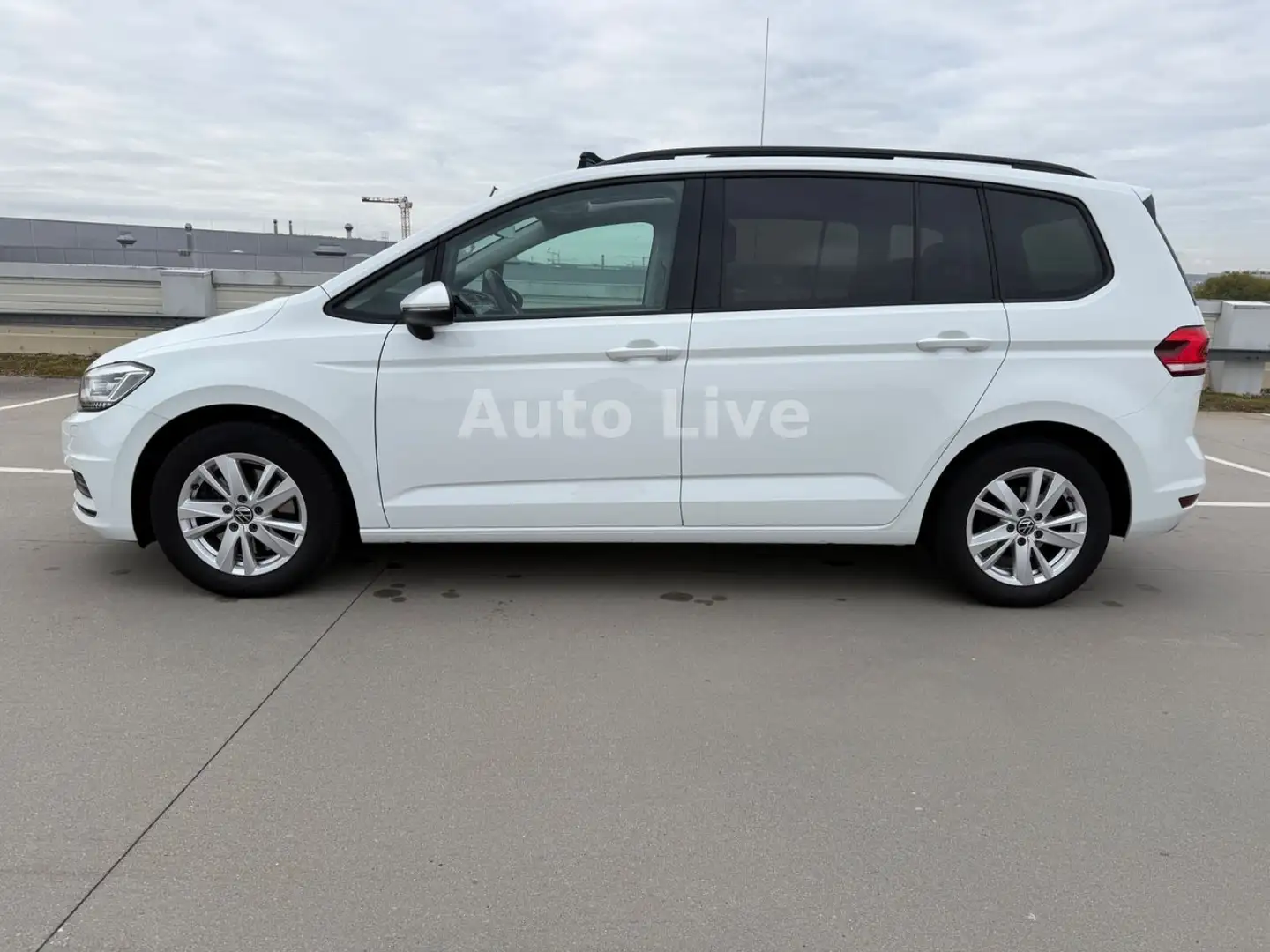 Volkswagen Touran 2.0 TDI*DSG*7xSIT*PAN*NAVI*LED*AHK*KAMERA Weiß - 2