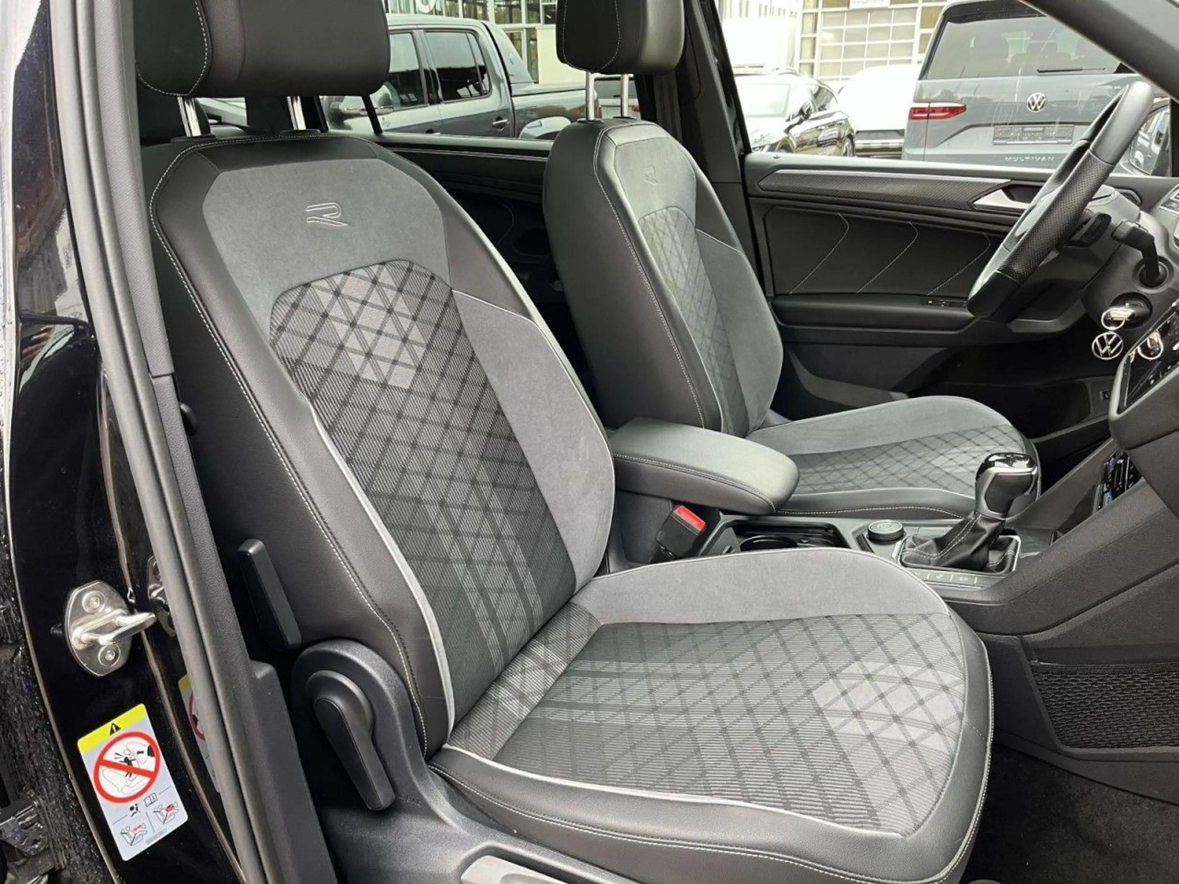 Volkswagen Tiguan Allspace 2,0 TDI DSG 4Motion R-Line Black — photo 8