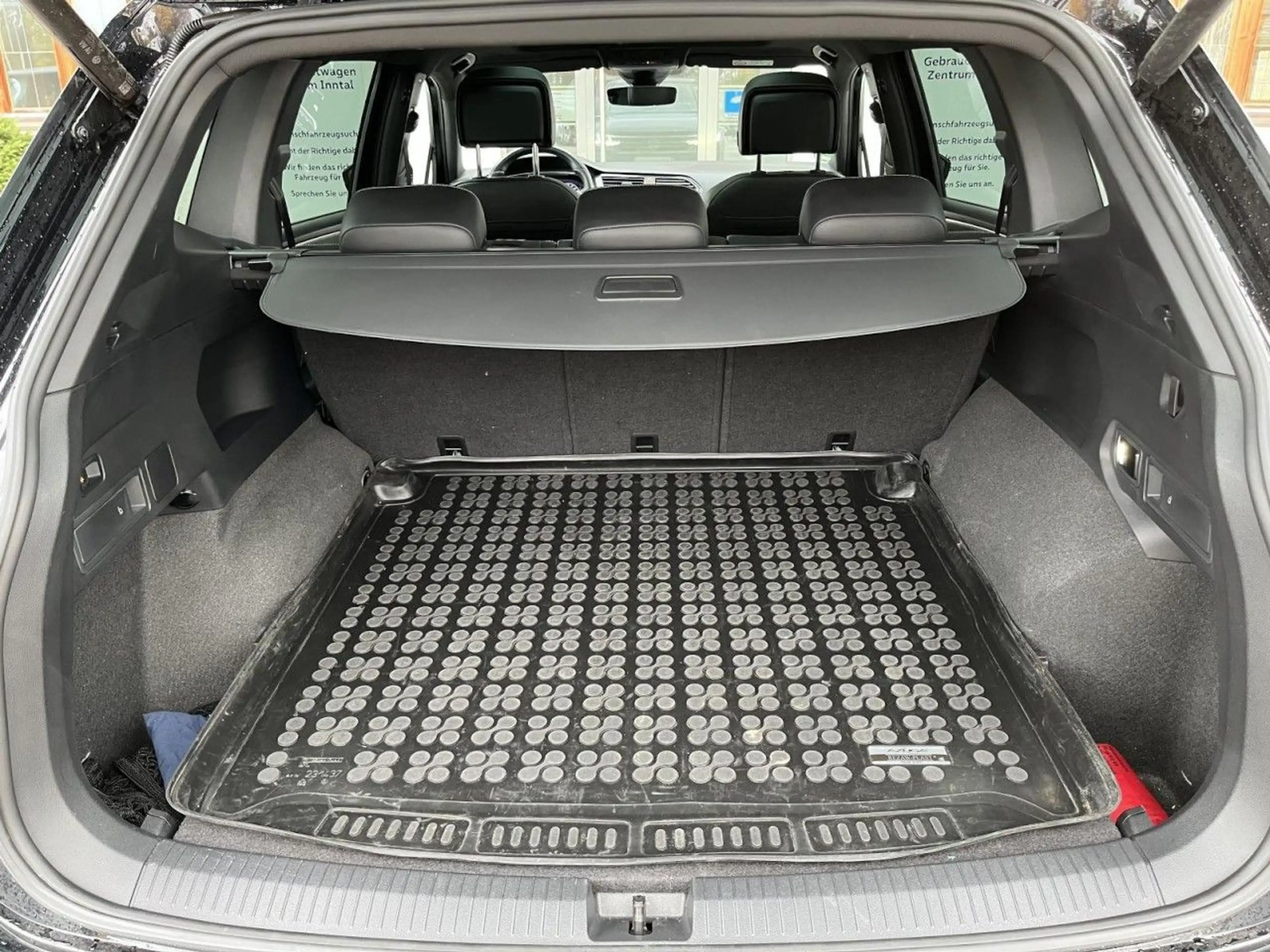 Volkswagen Tiguan Allspace 2,0 TDI DSG 4Motion R-Line Black — photo 6