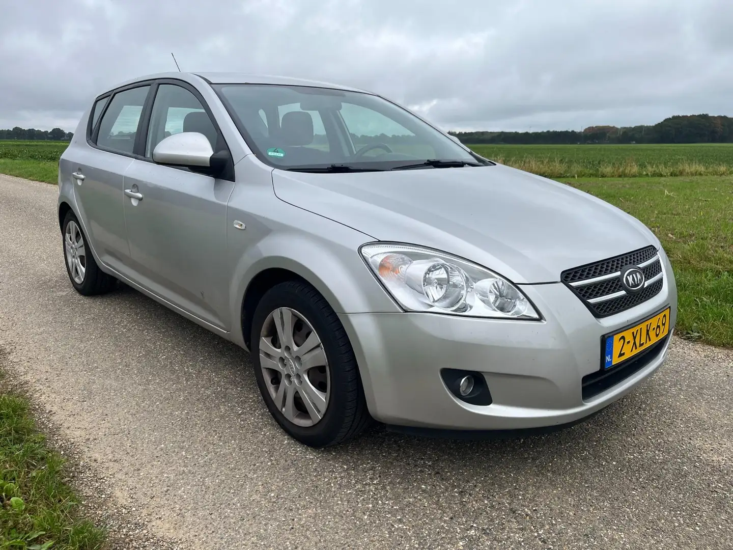 Kia Ceed / cee'd 1.4 Fifteen ISG Grijs - 2