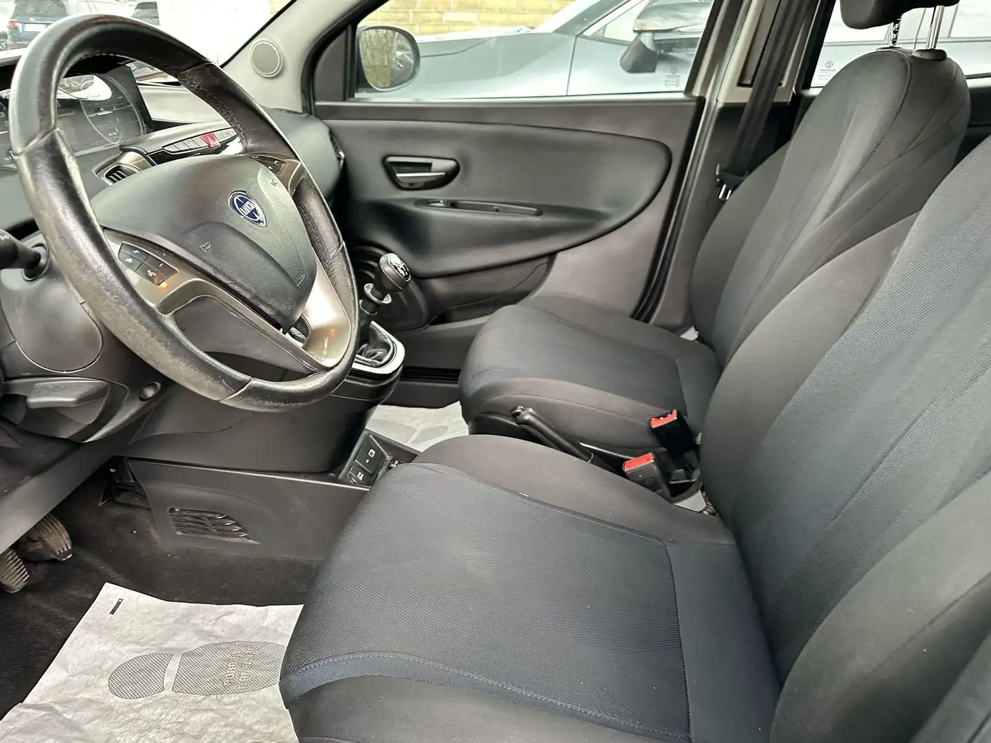 Lancia Ypsilon 1.2 Gold s&s 69cv GPL Grigio - 2
